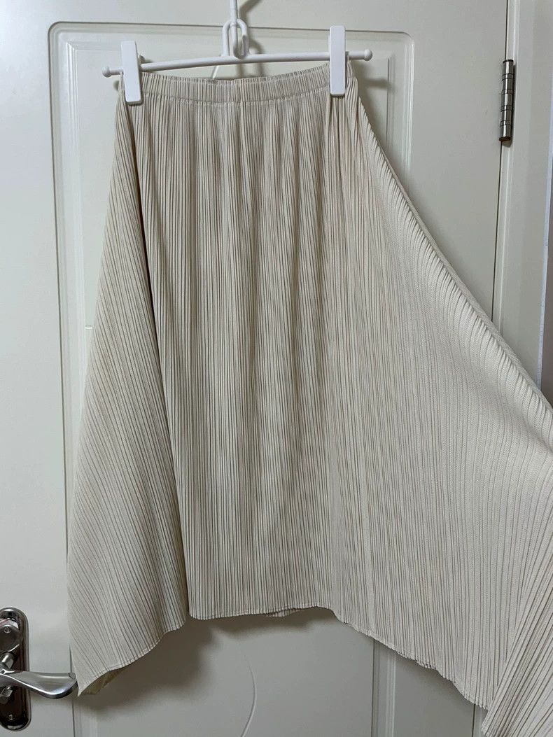 Issey Miyake Issey Miyake size:3 A beige skirt Size 42" / US 20 - 2 Thumbnail