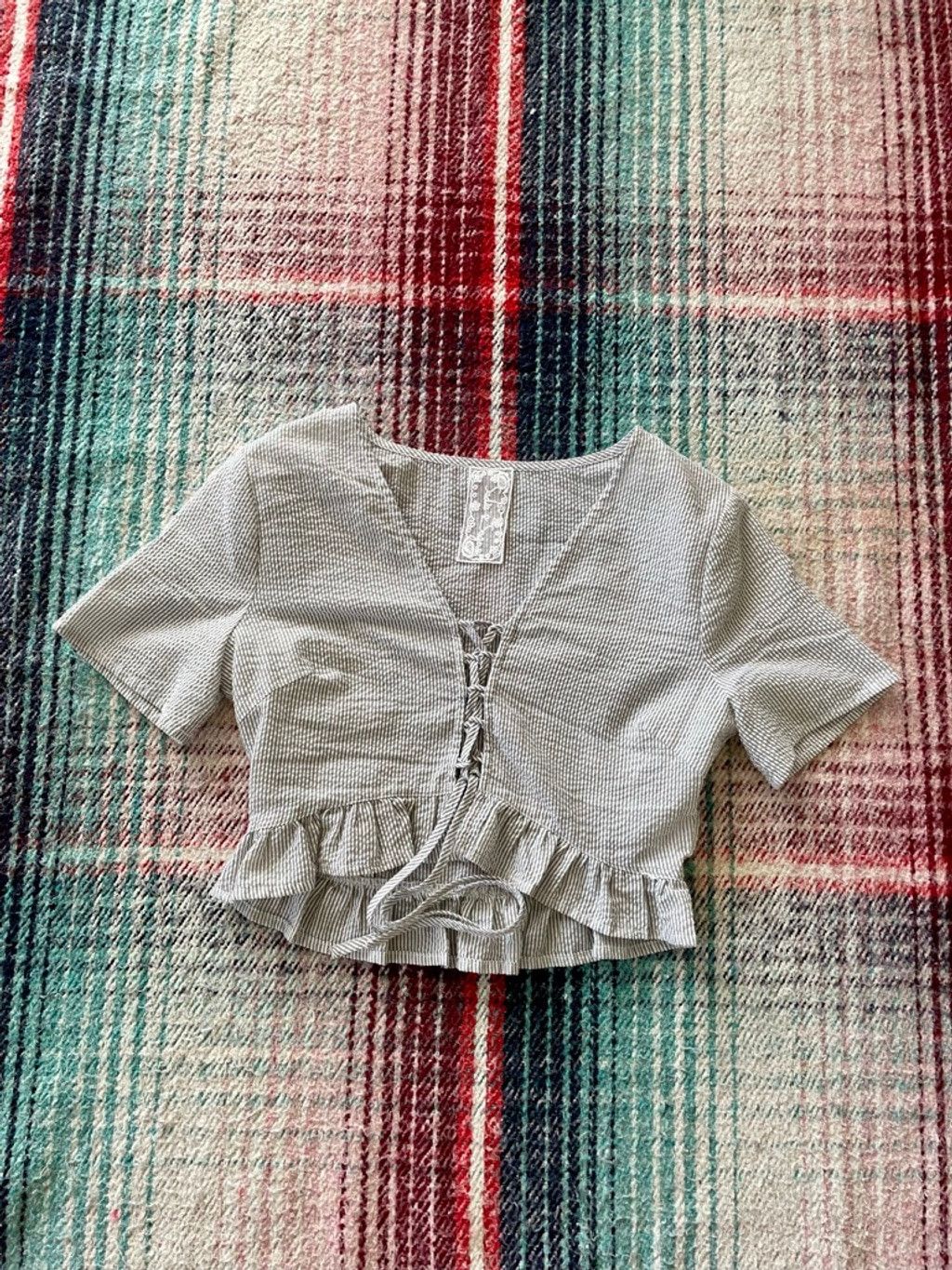 Vintage Sadie & Sage Seersucker Ruffle Tie Up Grey Crop Top S Size S / US 4 / IT 40 - 1 Thumbnail