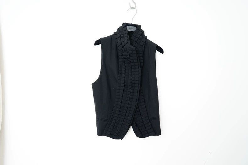 Ann Demeulemeester ann demeulemeester ruffled collar waistcoat Size US S / EU 44-46 / 1 - 3 Thumbnail