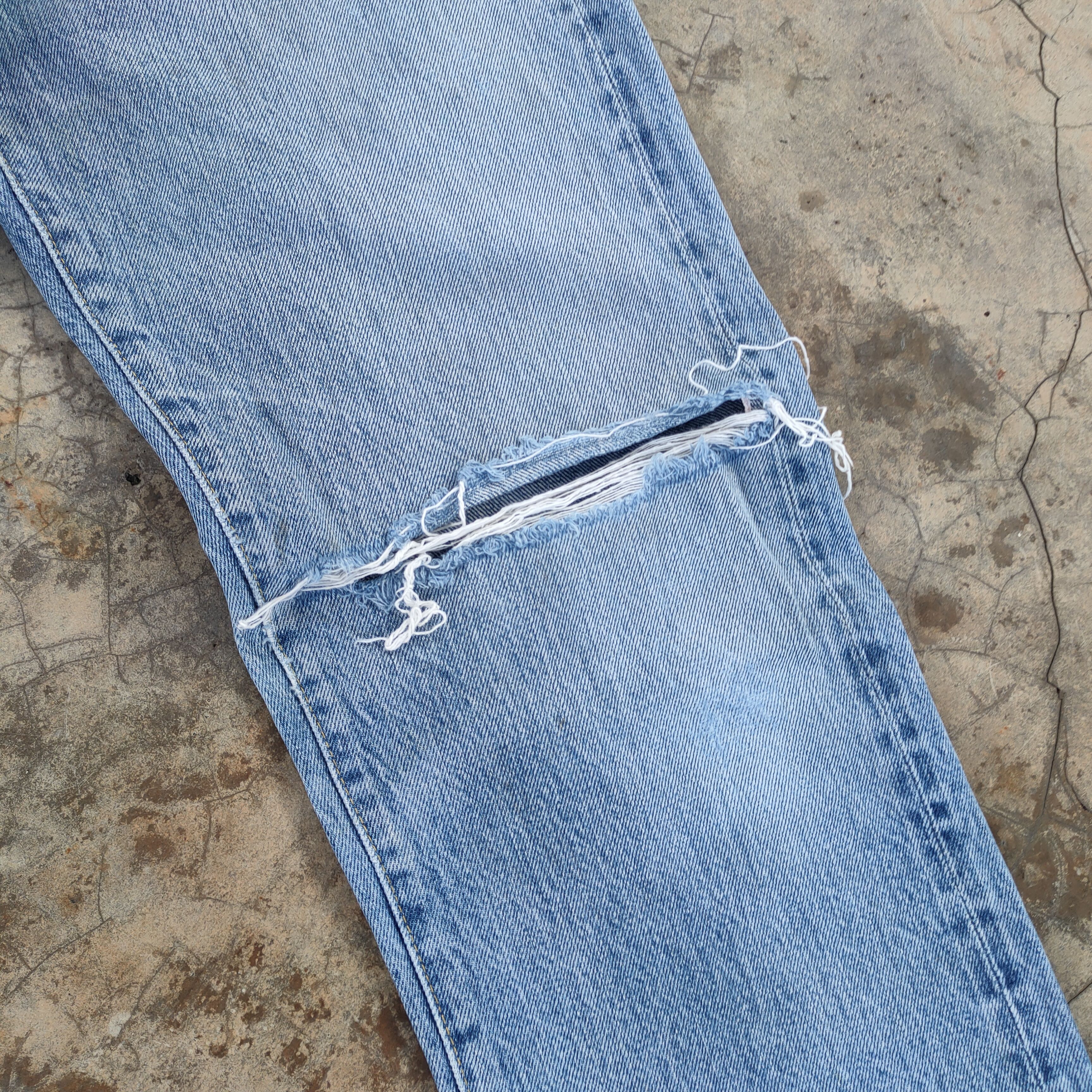 Levi's Vintage Clothing VINTAGE LEVI'S 501 BIG E SELVAGE DISTRESSED JEANS PANTS Size US 28 / EU 44 - 9 Thumbnail