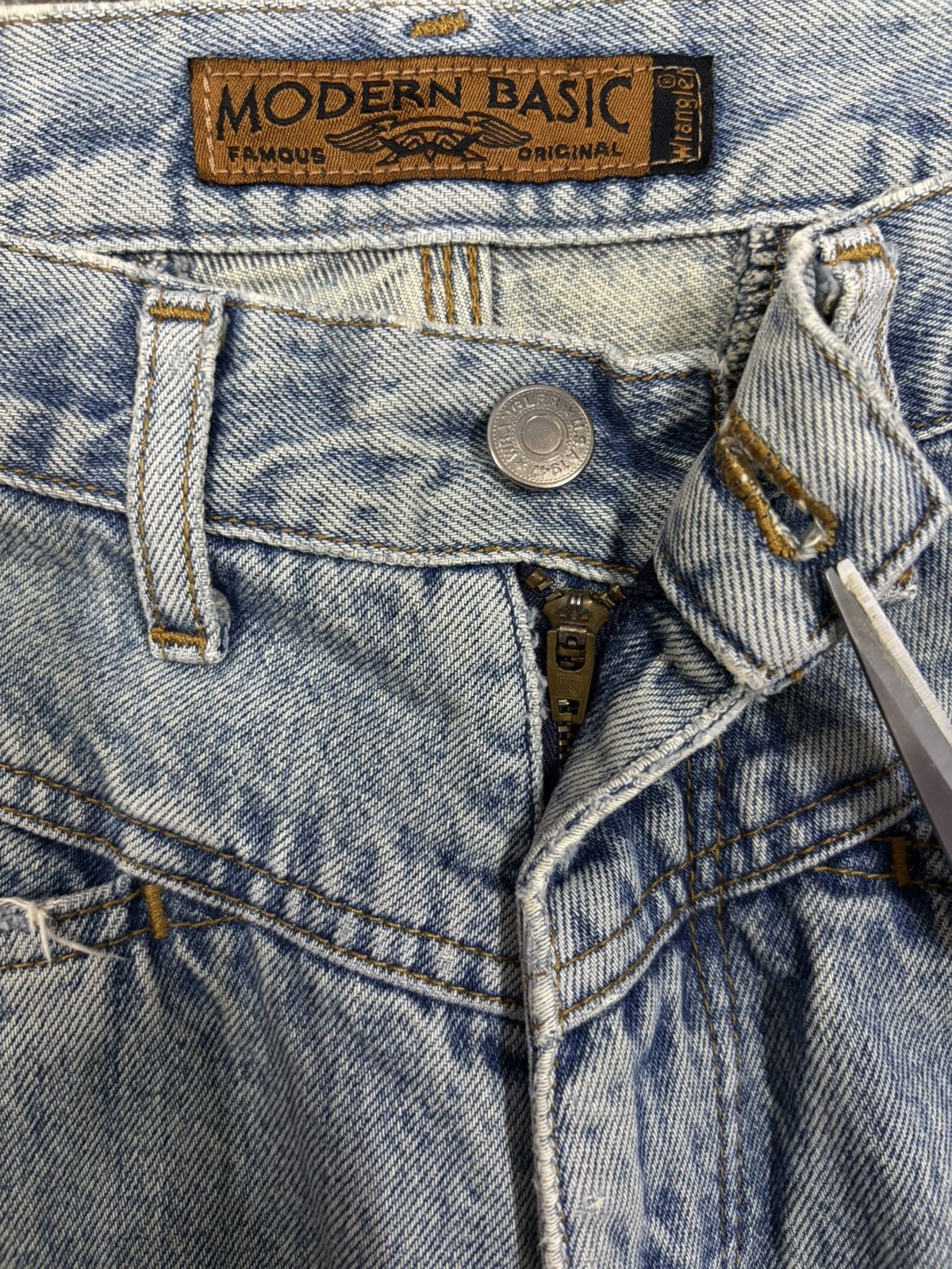 Wrangler Vintage Wrangler Light Blue Wash Baggy Distressed Jeans Size US 32 / EU 48 - 16 Thumbnail