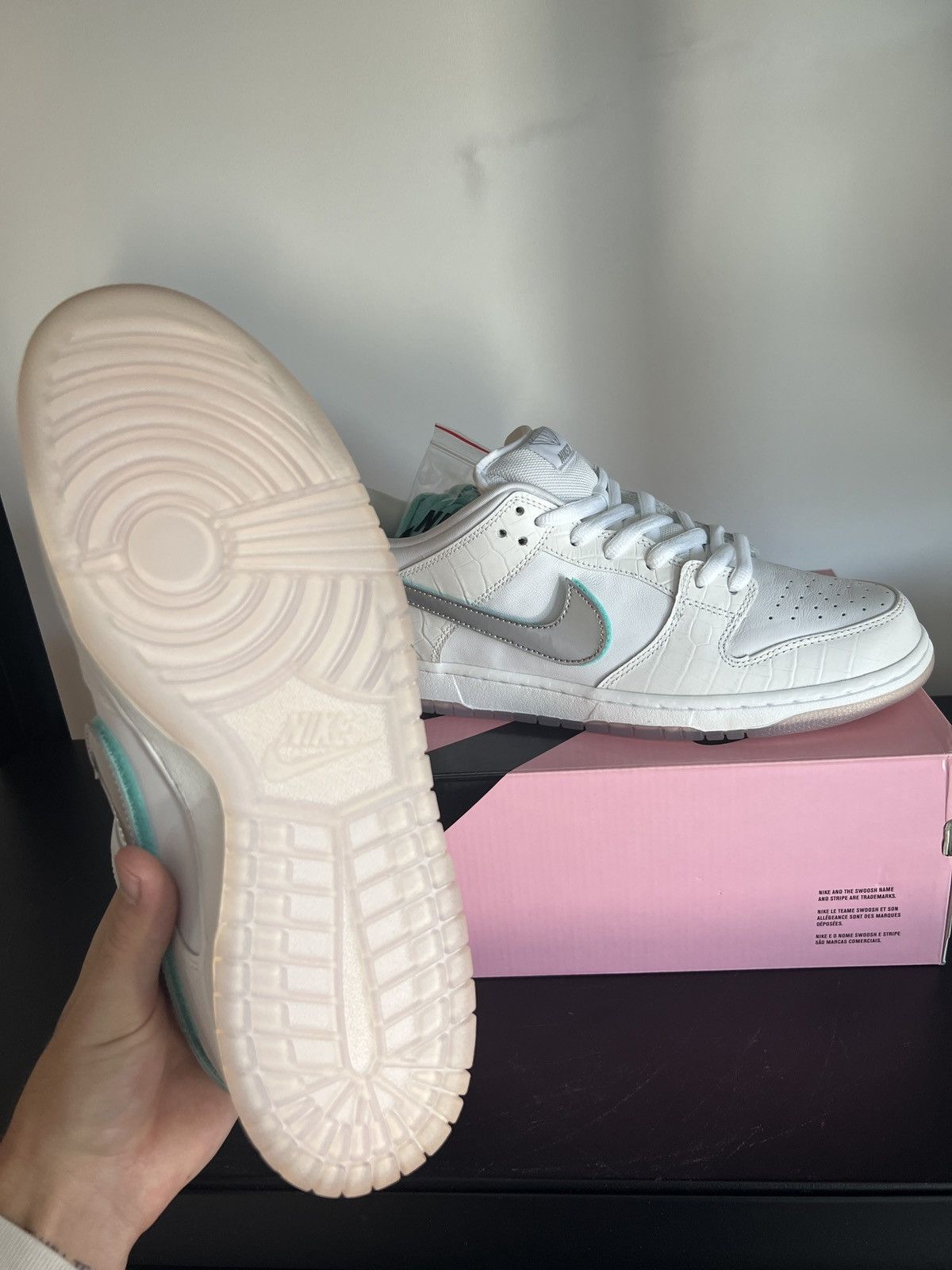 Nike NIKE X DIAMOND SB DUNK LOW PRO WHITE Size US 11.5 / EU 44-45 - 8 Thumbnail