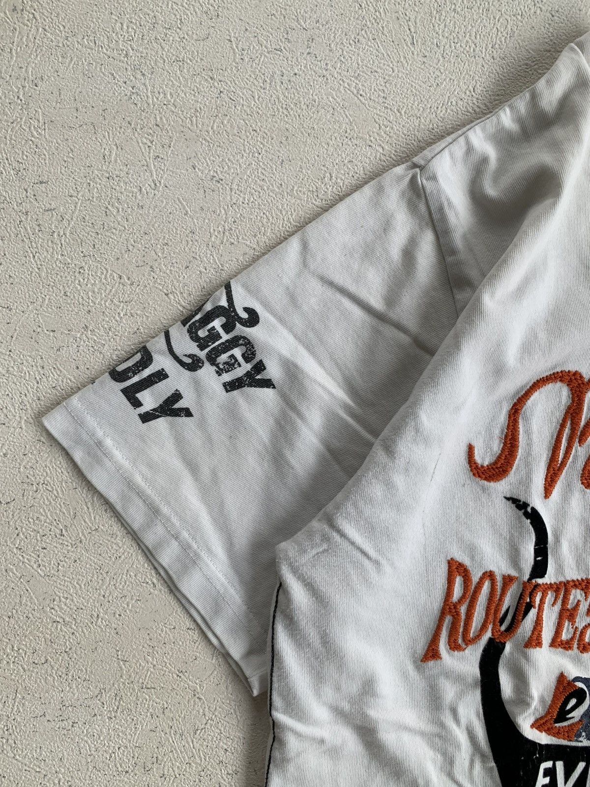 Japanese Brand Y2K Japanese Trade Mark Bone Shake Tee Size US M / EU 48-50 / 2 - 11 Thumbnail