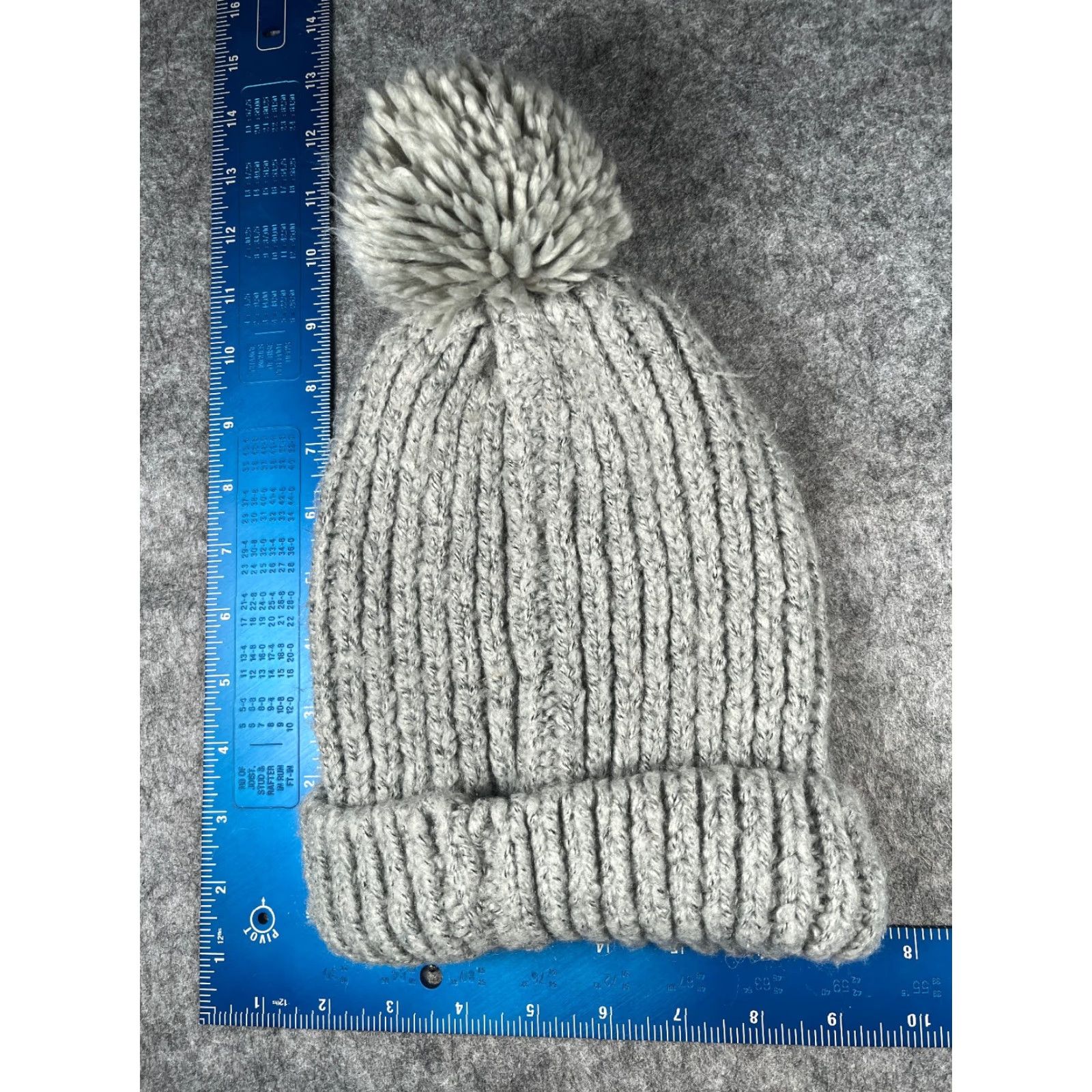 Forever 21 FOREVER 21 Beanie Toque Women One Size Gray Cable Knit Acrylic Blend Pom Hat Size ONE SIZE - 4 Thumbnail