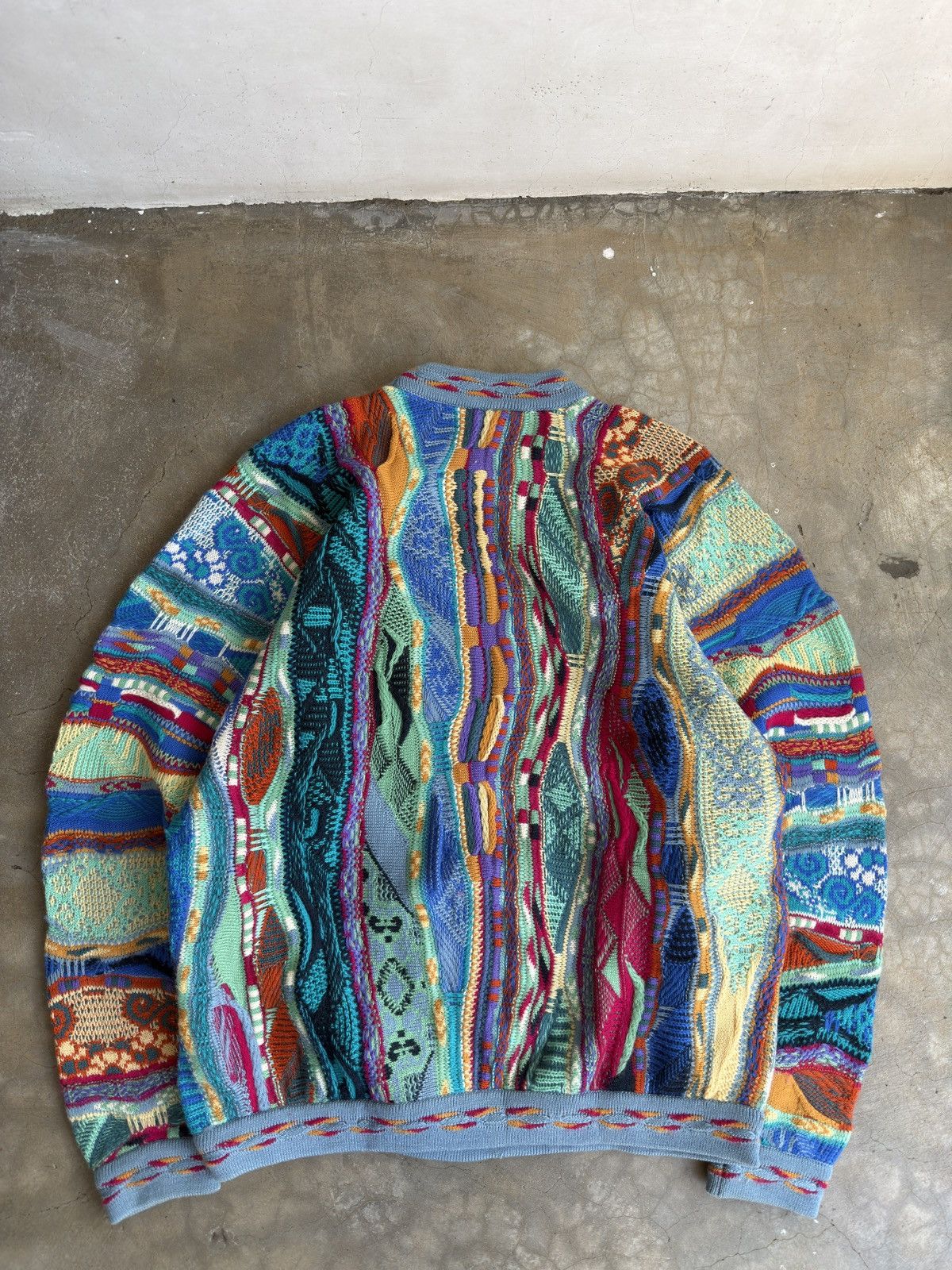 Coogi Coogi Australia 3d knit sweater size tagged S fits L/XL Size US L / EU 52-54 / 3 - 13 Thumbnail