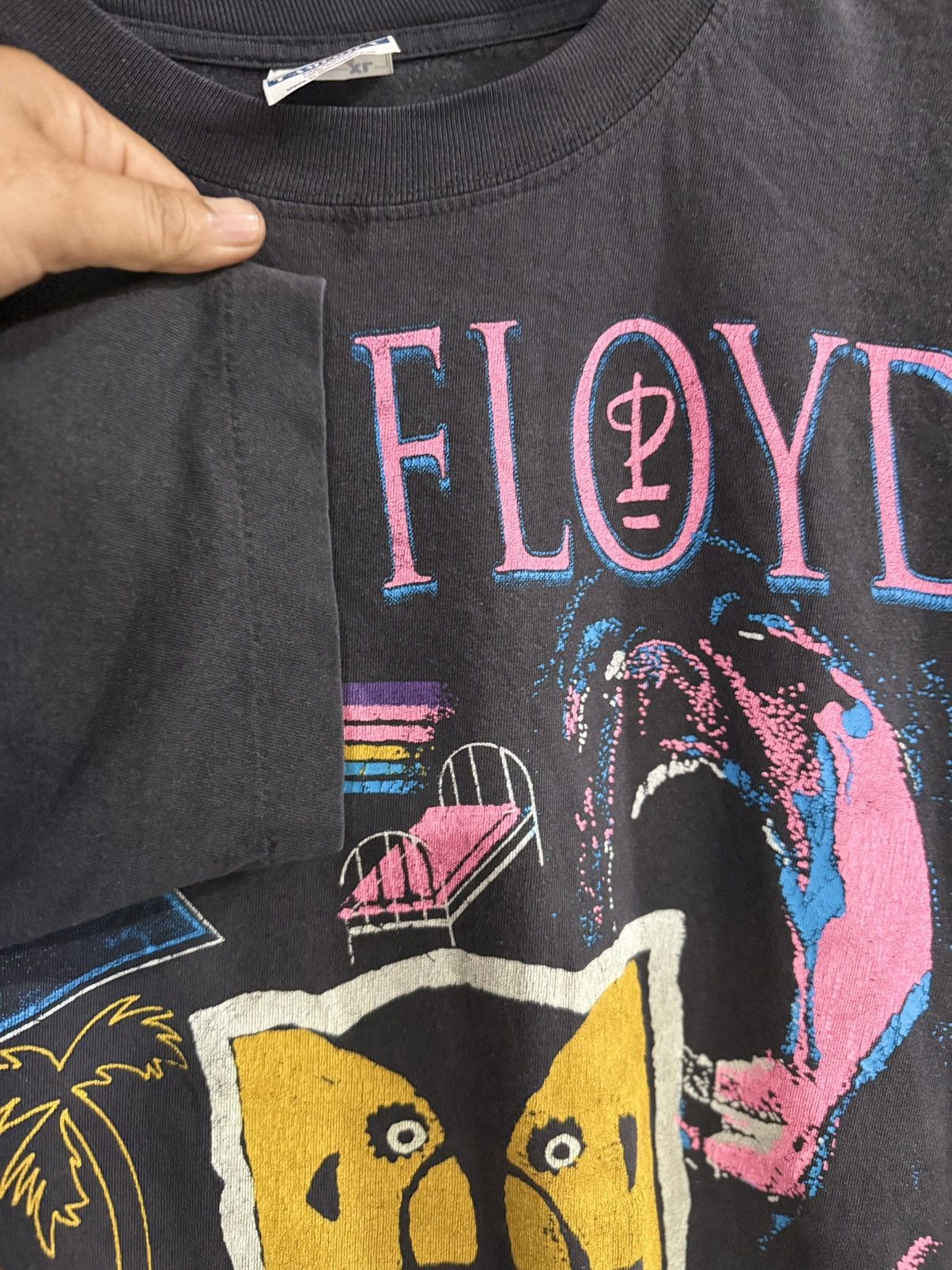 Band Tees Rare Vintage 90s Pink Floyd The Division Bell Tour Faded Tee Size US XL / EU 56 / 4 - 10 Thumbnail