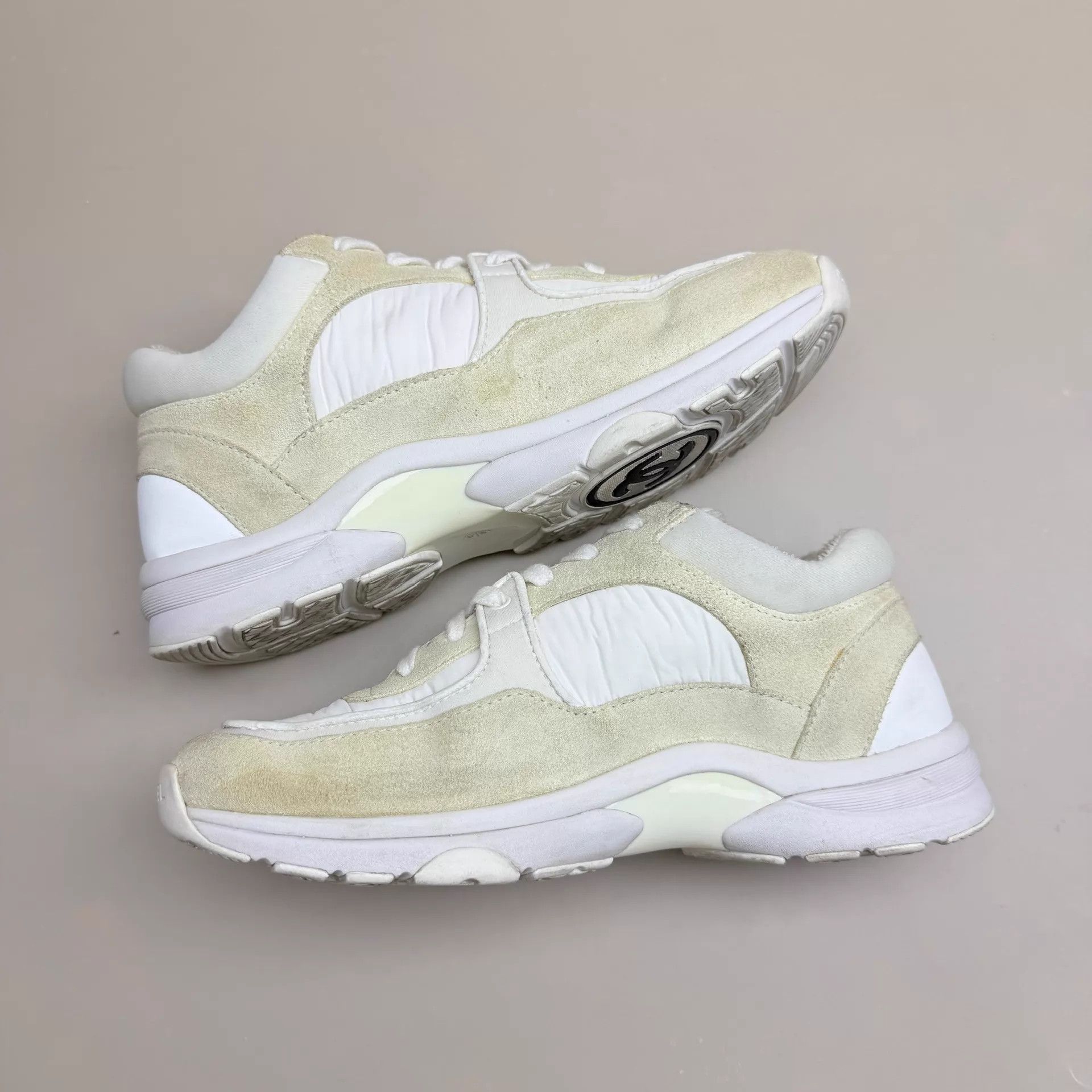 Chanel CHANEL Ivory CC Logo Casual Sneakers 38 95 New Size US 7.5 / IT 37.5 - 5 Thumbnail