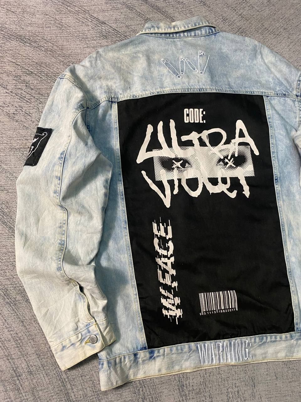 Japanese Brand Koda Kumi Live Tour 2017 W FACE Distressed Denim Jacket Size US L / EU 52-54 / 3 - 9 Thumbnail