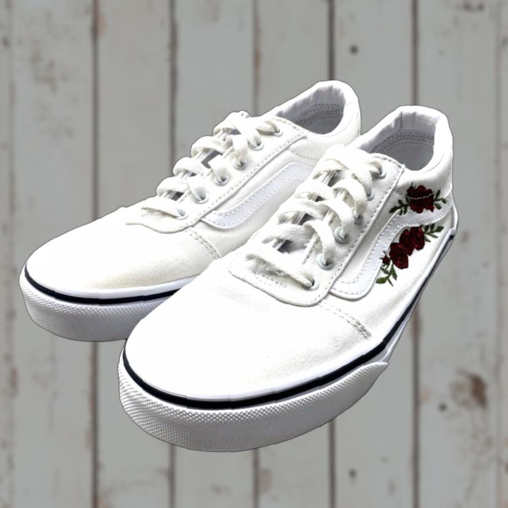 Vans VANS Missy Size 5 Low Top Sneaker White Rose Embroidery 1524 Men's? Women? Wait No Size S / US 4 / IT 40 - 1 Thumbnail