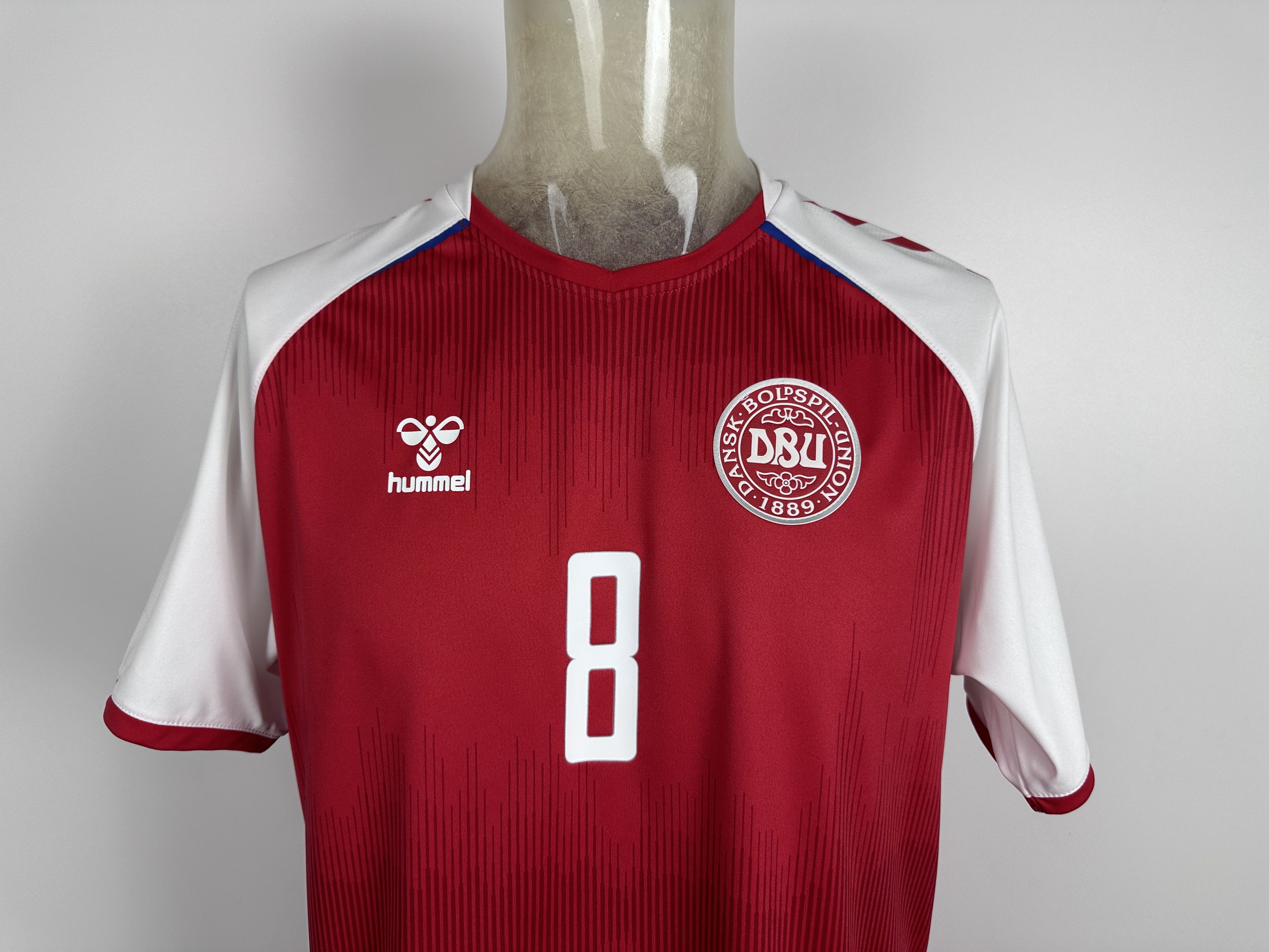 Hummel DENMARK 2021 2022 FOOTBALL SHIRT SOCCER JERSEY #8 DELANEY Size US XL / EU 56 / 4 - 6 Thumbnail