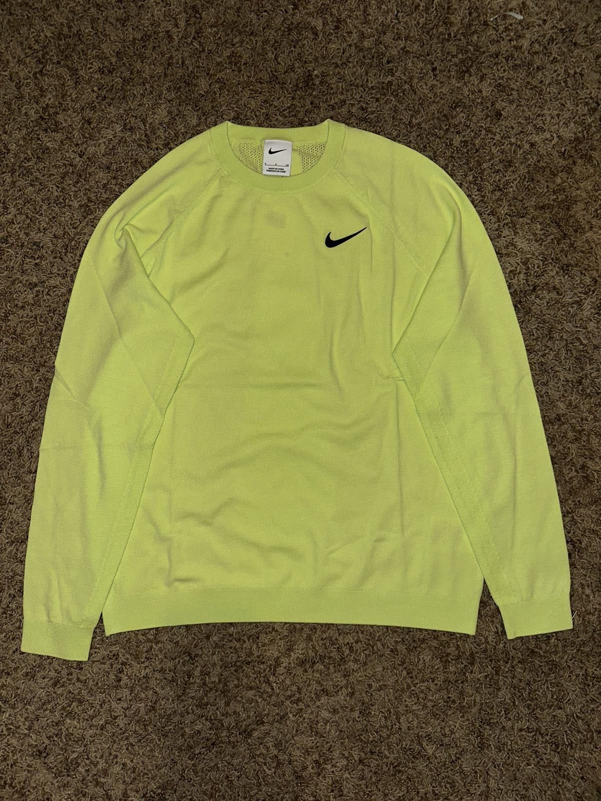 Nike Nike Tour Women's Golf Neon Green Sweater Sample Size S / US 4 / IT 40 - 1 Thumbnail