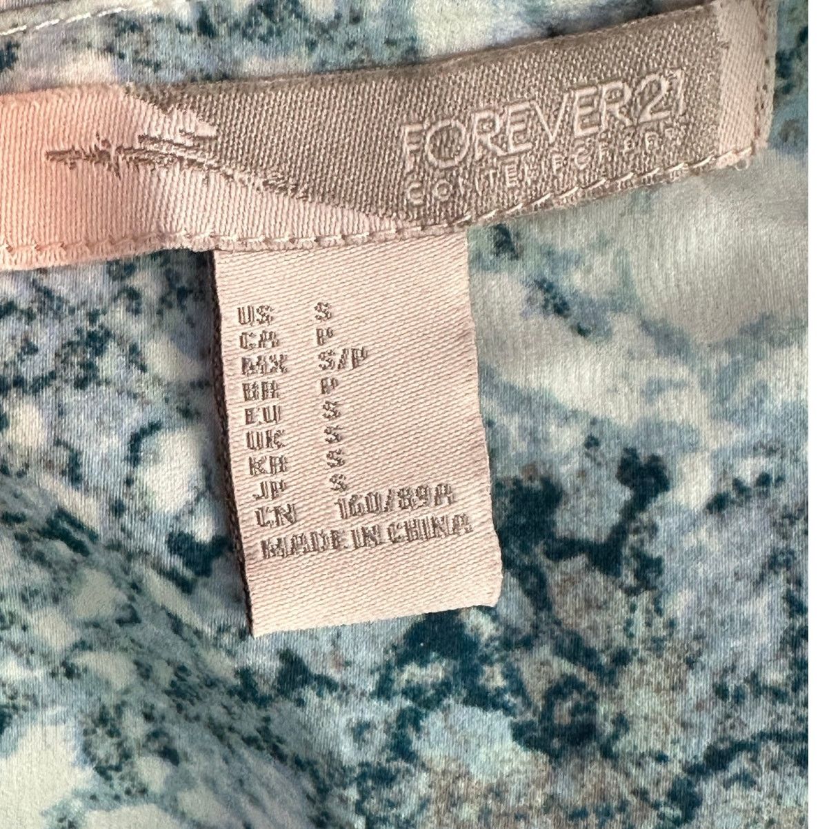 Forever 21 Forever 21 white blue long sleeves blouse size Small Size S / US 4 / IT 40 - 3 Thumbnail