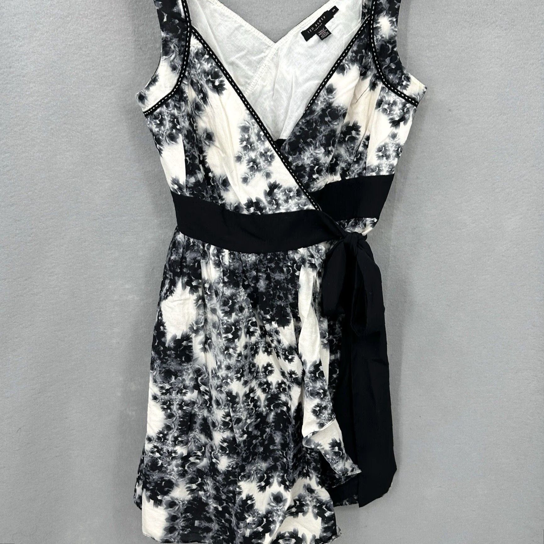 Ted Baker Ted Baker Wrap Dress Womens M Medium Black Floral V-Neck Tie Waist Knee Length Sleeveless Fit & Flare Casual Wedding Party Size M / US 6-8 / IT 42-44 - 4 Thumbnail
