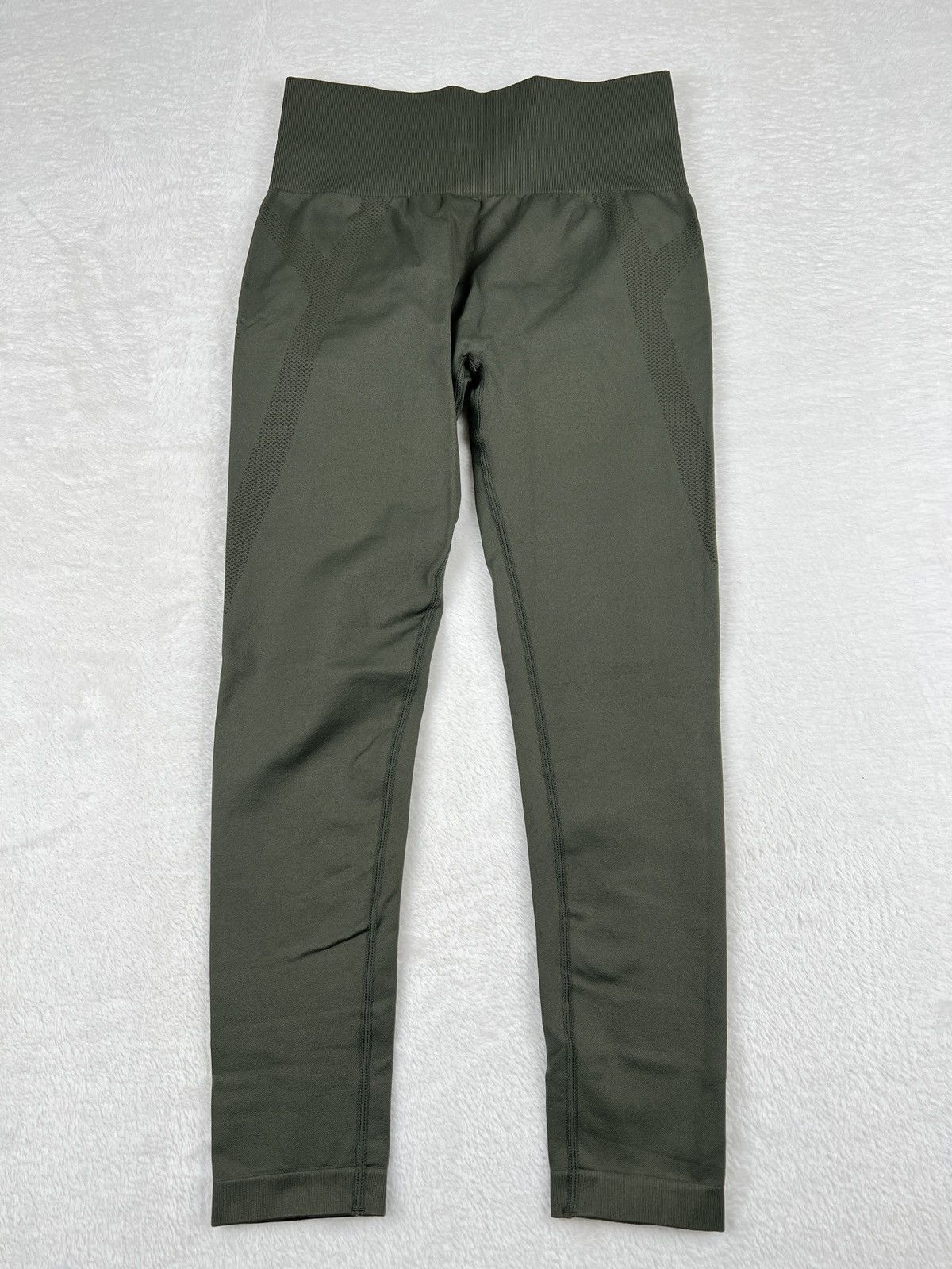 Other Halara Seamless High Waisted Ruched 7/8 Leggings Green L Size 34" / US 12 / IT 48 - 1 Thumbnail
