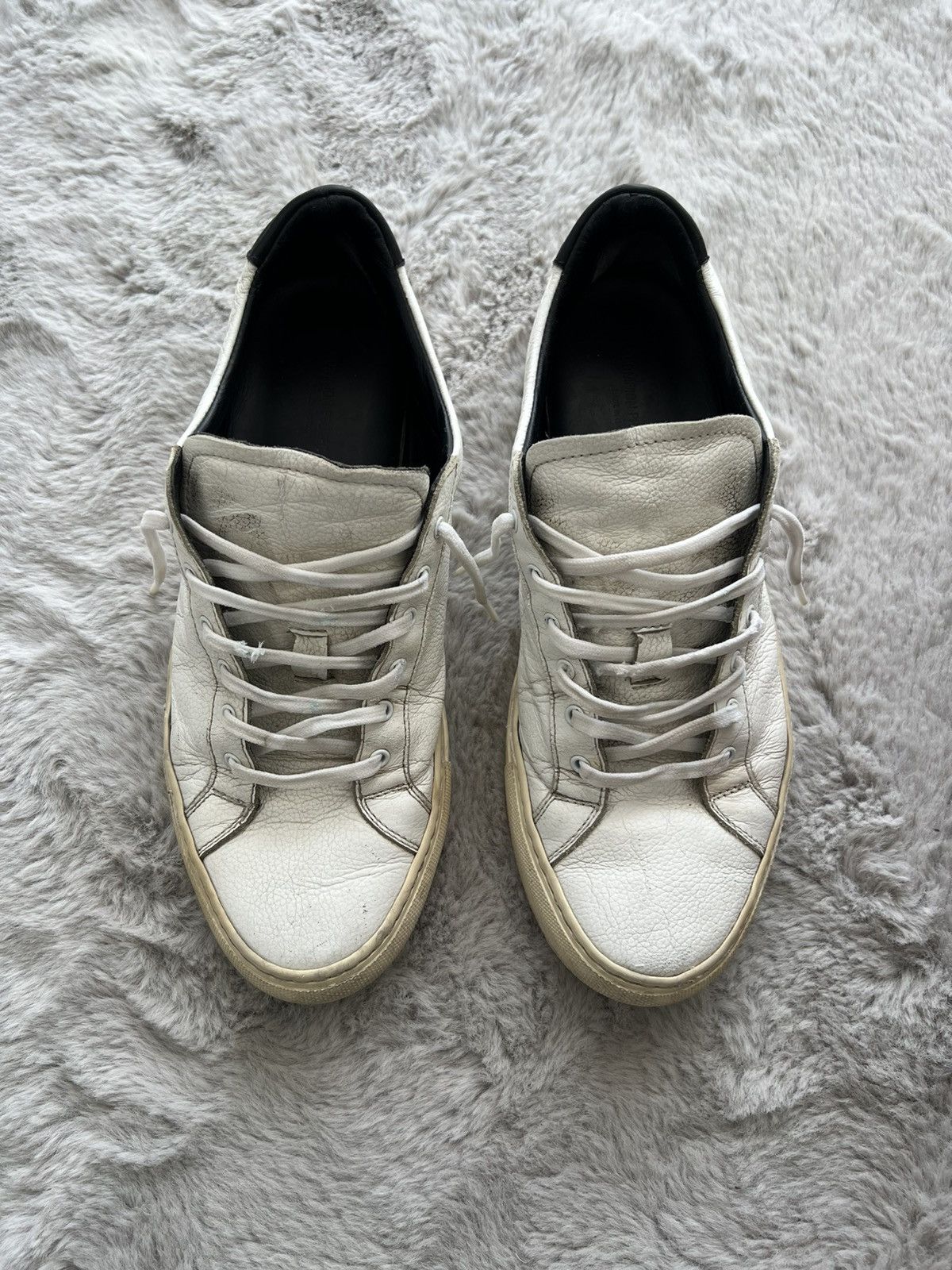 Common Projects Common Projects Low Top Sneaker Distressed Size US 9 / EU 42 - 4 Thumbnail