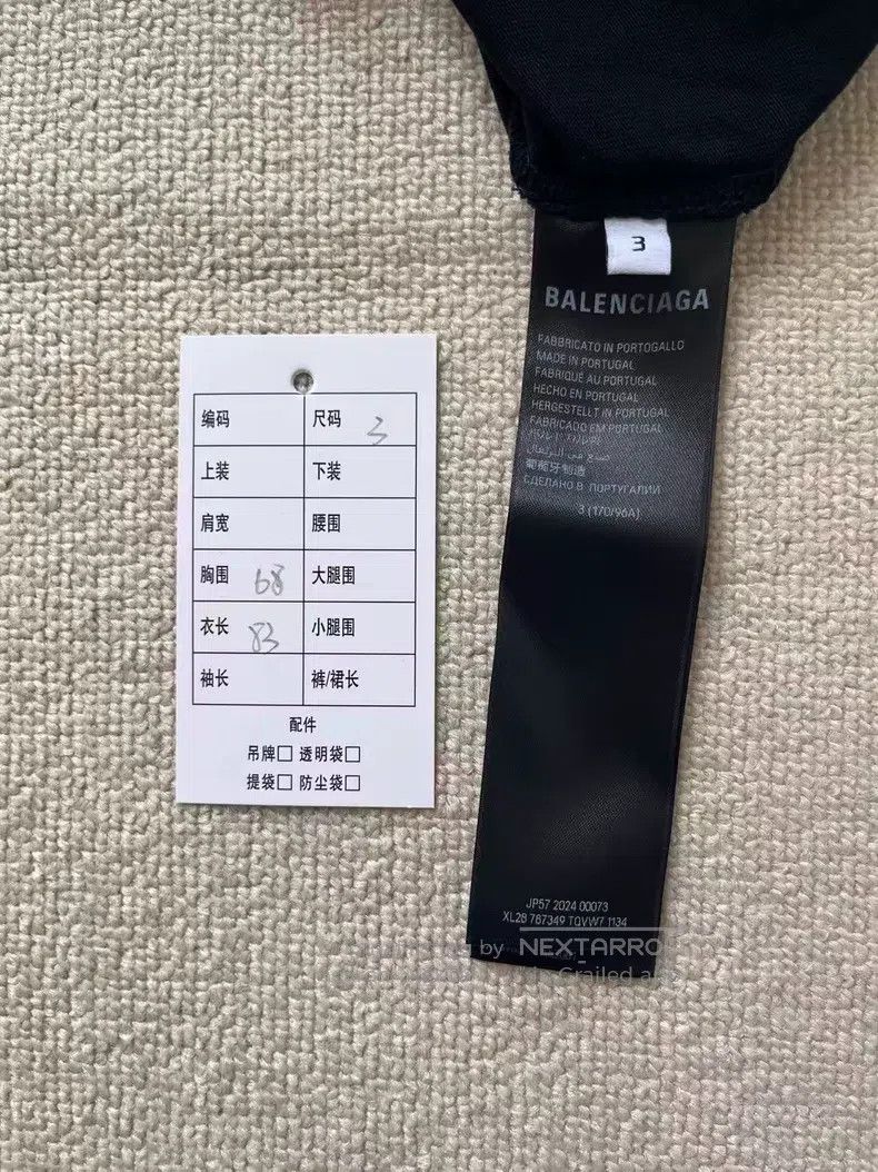 Balenciaga Balenciaga Double Ring Flame Logo Round Neck Casual Short Size US L / EU 52-54 / 3 - 4 Thumbnail