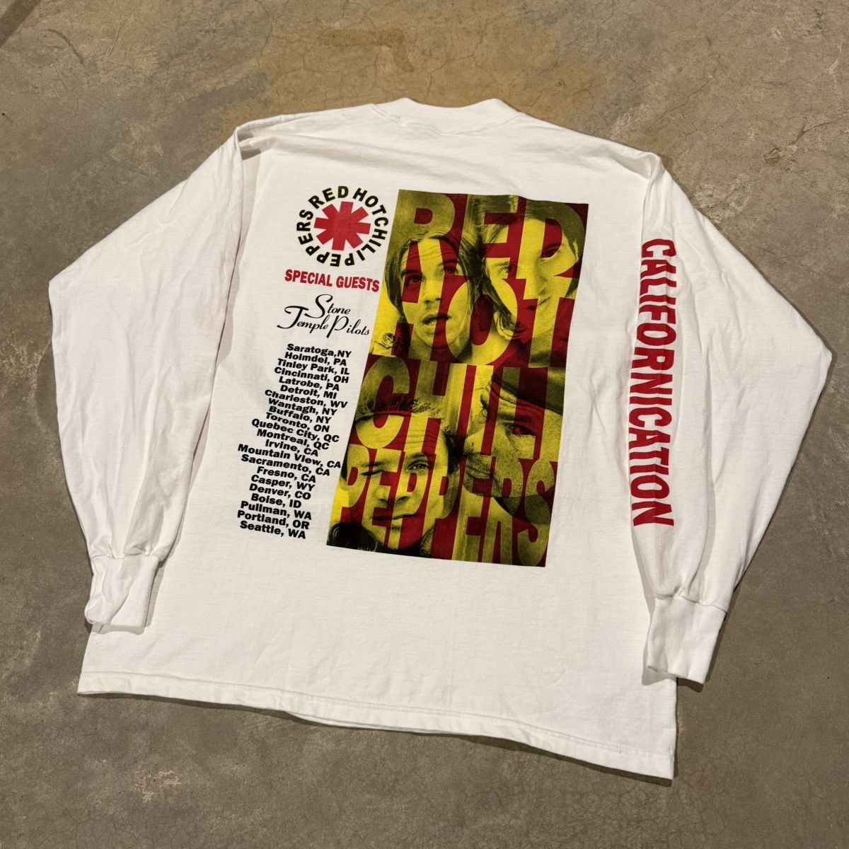 Vintage 1999 Red Hot Chili Peppers Californication Tour Tee STP Band Size US XL / EU 56 / 4 - 2 Thumbnail