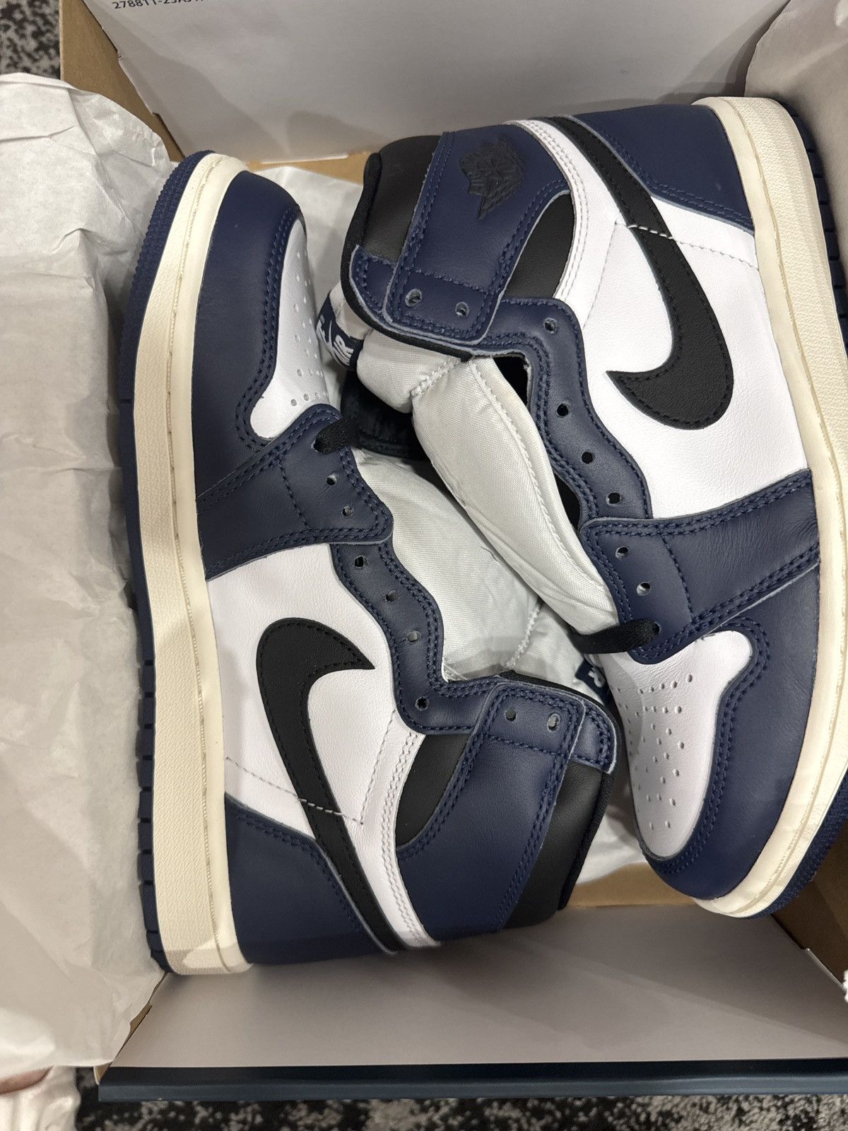 Jordan Brand Nike Air Jordan 1 High OG Midnight Navy Size 7M /8.5w BINB Size US 7 / EU 40 - 6 Thumbnail