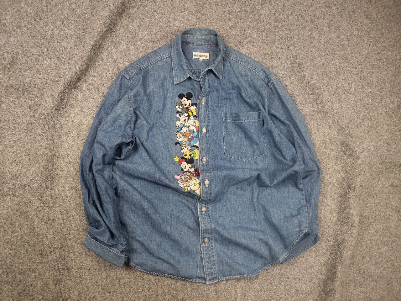 Vintage Vintage 90's Too Cute Logo Disney Baggy Denim Shirt Size US XL / EU 56 / 4 - 1 Thumbnail