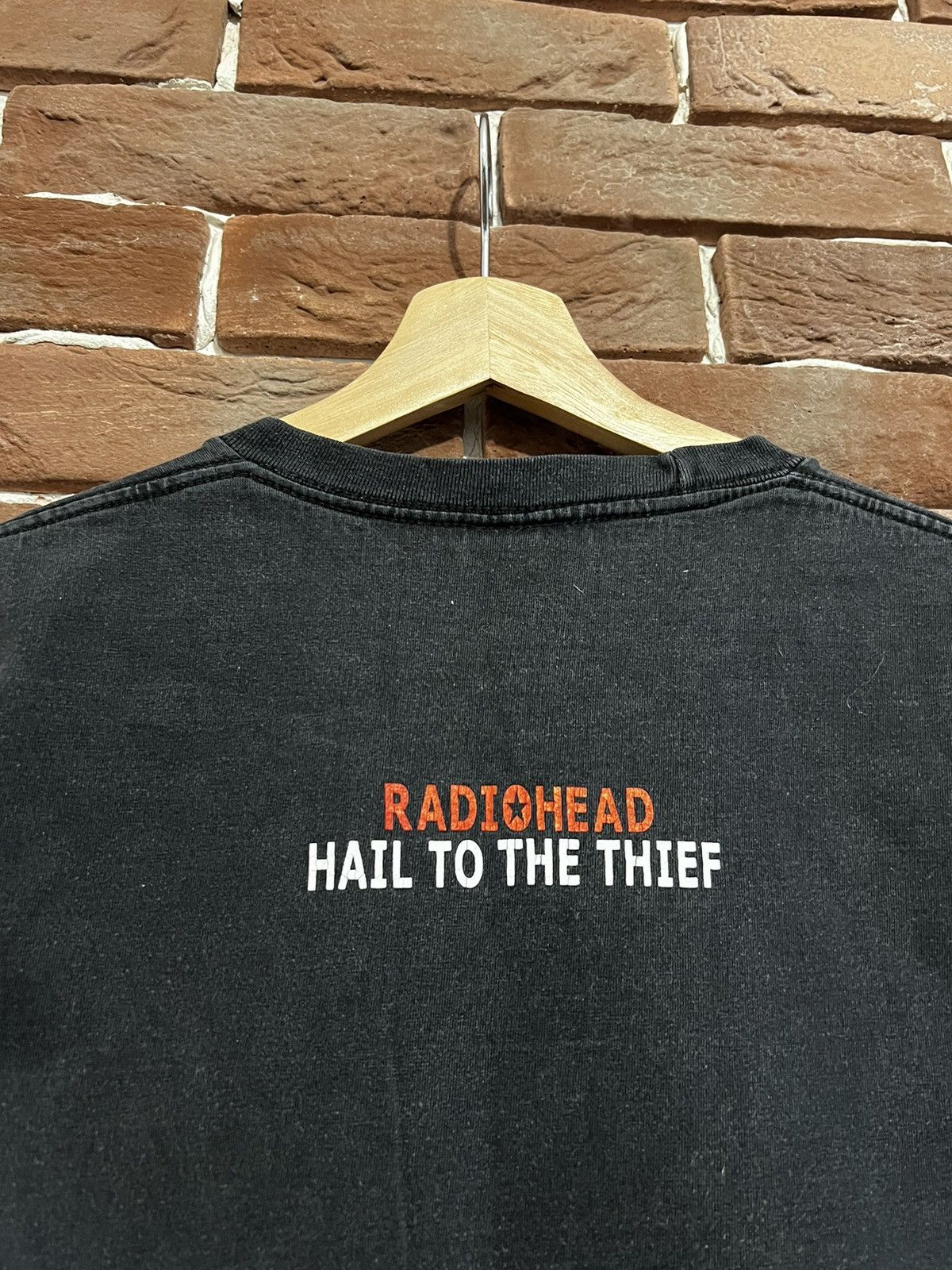 Band Tees Rare Vintage 00s Radiohead Hail To Thief Tshirt Rock Band L Size US L / EU 52-54 / 3 - 6 Thumbnail