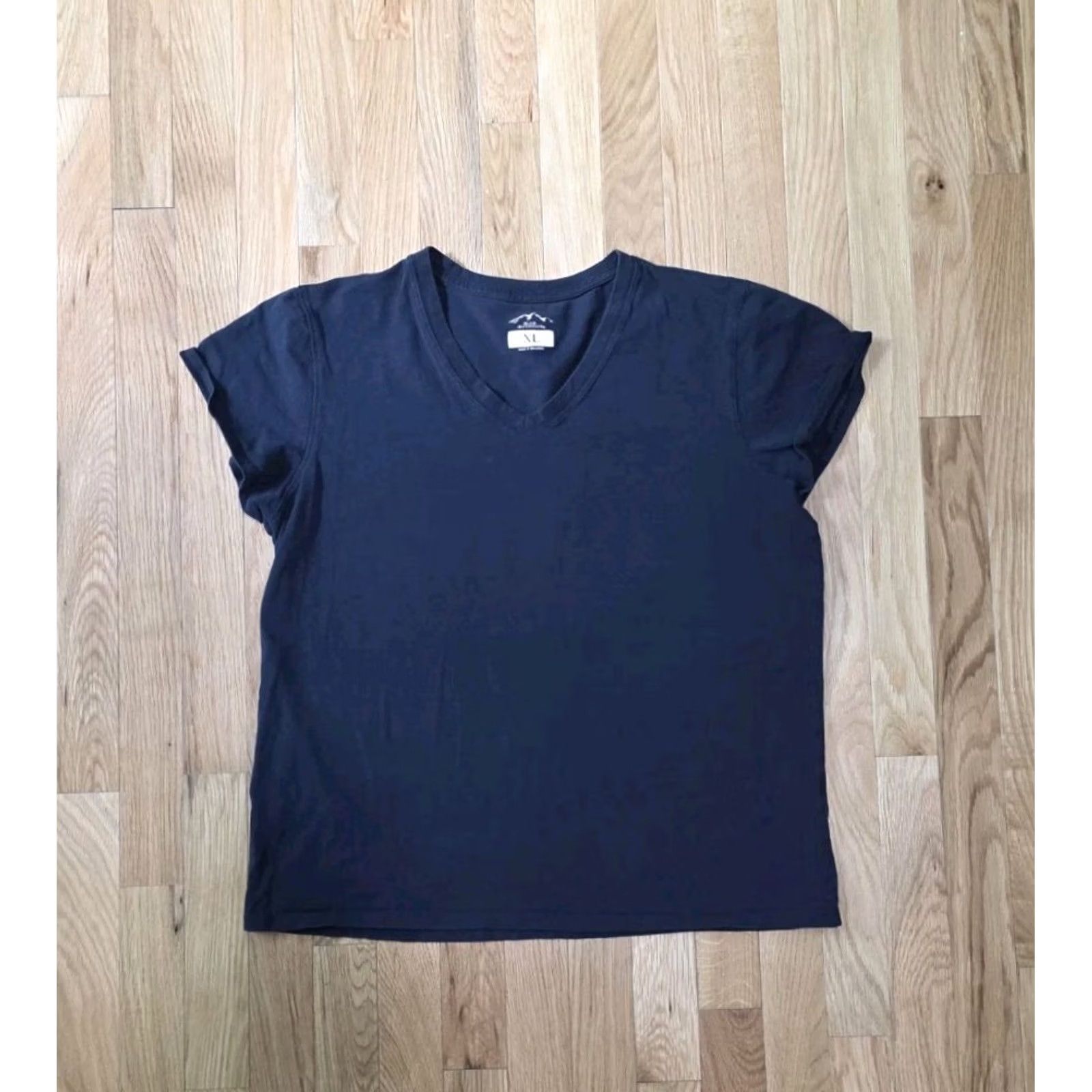 The Mountain Blue Mountain T-Shirt XL Black Short Sleeve V-Neck Women Mens Size XL / US 12-14 / IT 48-50 - 7 Thumbnail