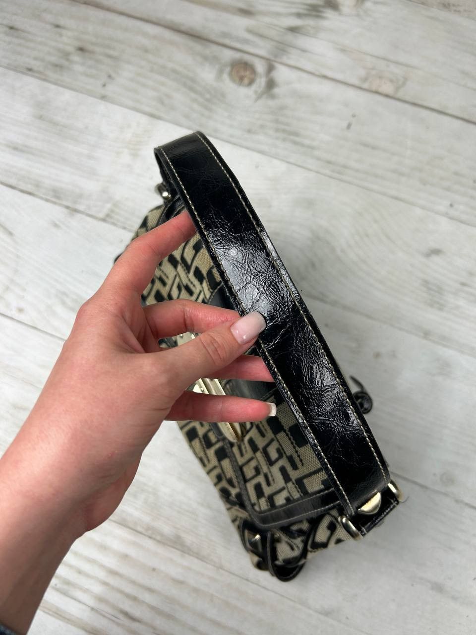 Guess Vintage Guess Leather Monogram Shoulder Bag Y2K Size ONE SIZE - 5 Thumbnail