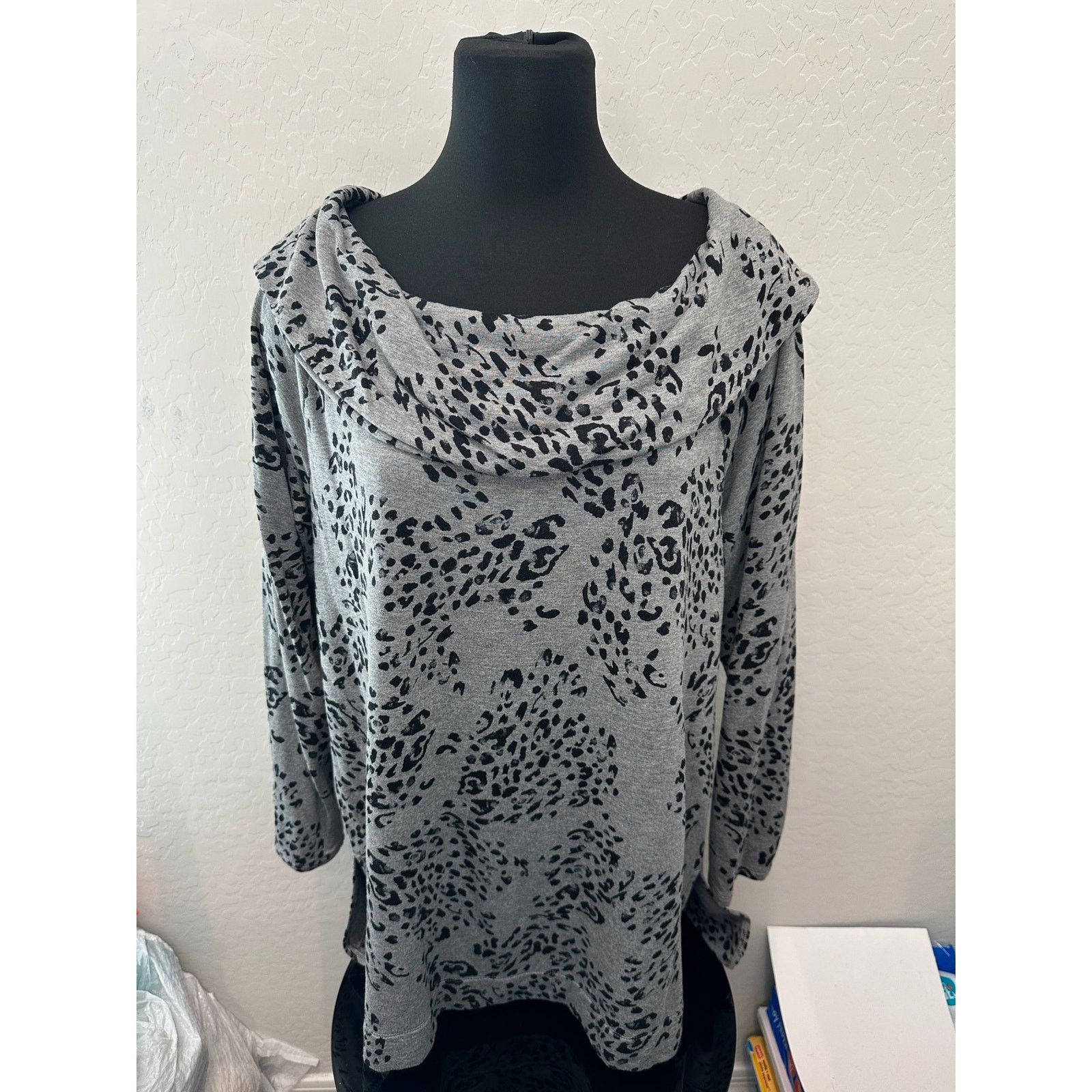 Chicos CHICOS Gray Cheetah Print Soft Lounge Cowl Neck Pullover Size XL / US 12-14 / IT 48-50 - 2 Thumbnail