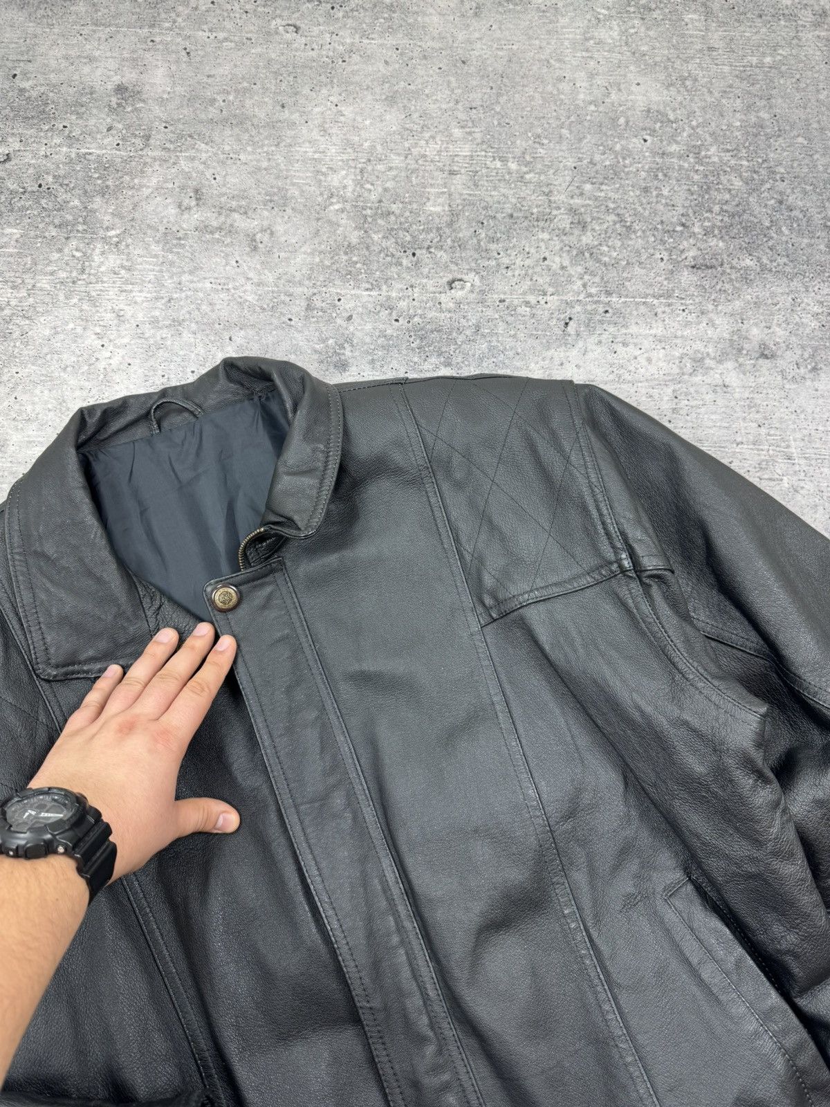Vintage Vintage Genuine Leather Classic Bomber Leather Jacket Size L Size US L / EU 52-54 / 3 - 10 Thumbnail