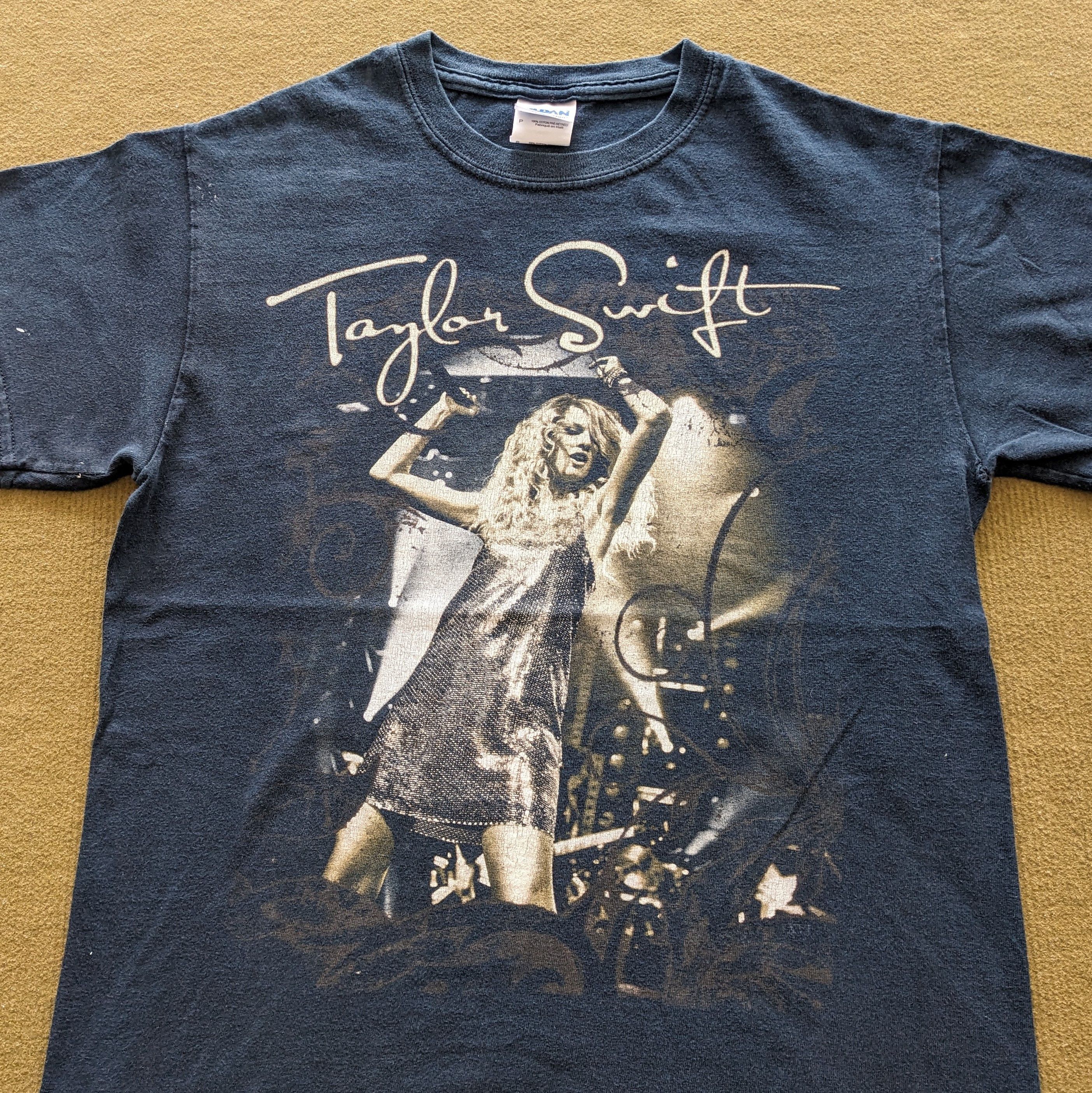 Band Tees Vintage Taylor Swift American Idol Singer T-shirt Size US S / EU 44-46 / 1 - 2 Thumbnail