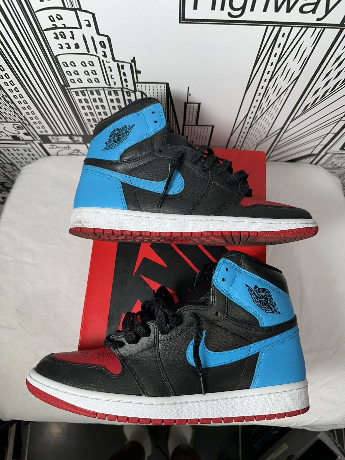 Nike Air Jordan 1 Retro High Nc To Chi 2020 Size 11.5 Size US 11.5 / EU 44-45 - 2 Thumbnail