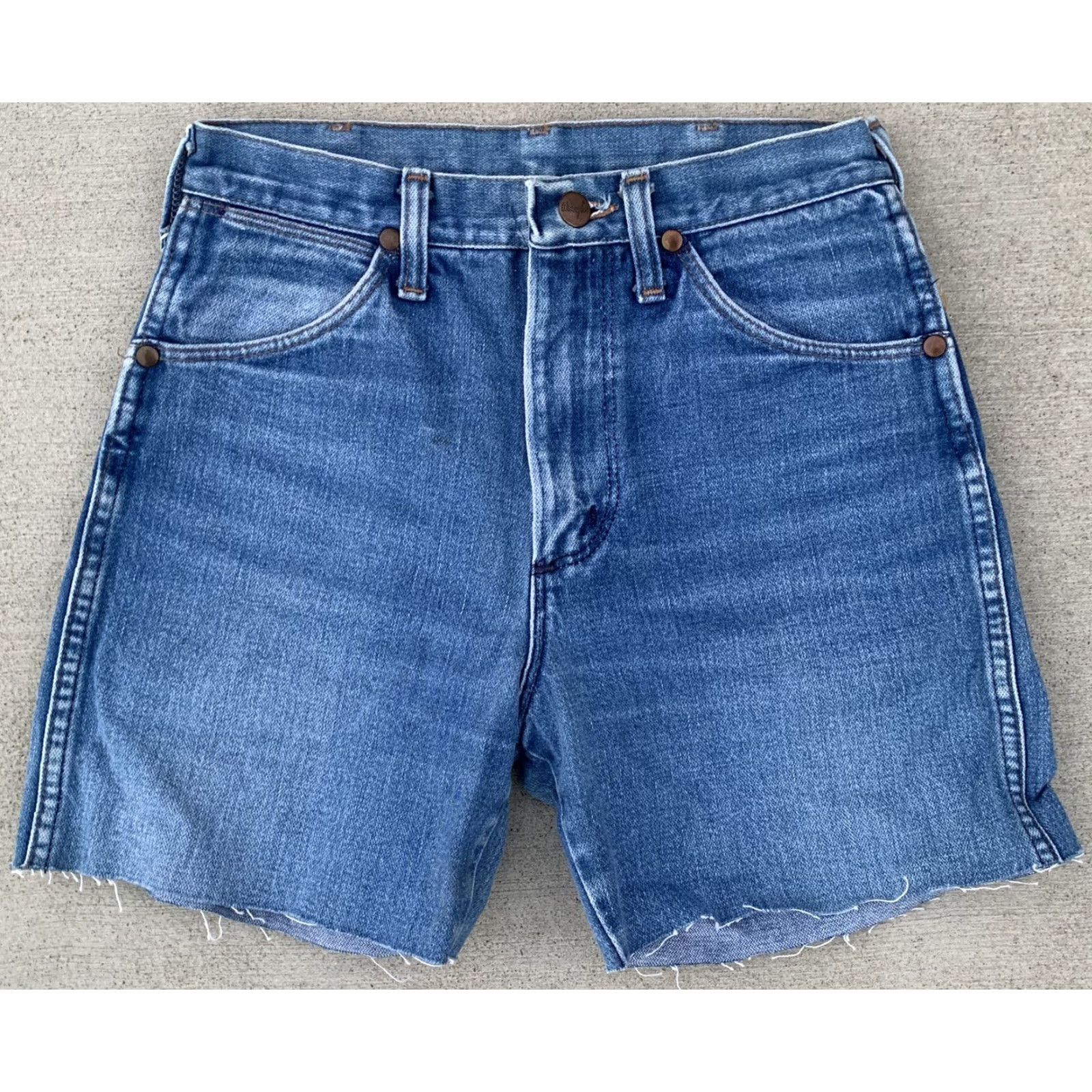 Wrangler VINTAGE Wrangler Jeans shorts western cut offs made in USA Sz 28 27” waist Denim Blue 1970s Rockabilly Mens Womens Size 28" / US 6 / IT 42 - 4 Thumbnail