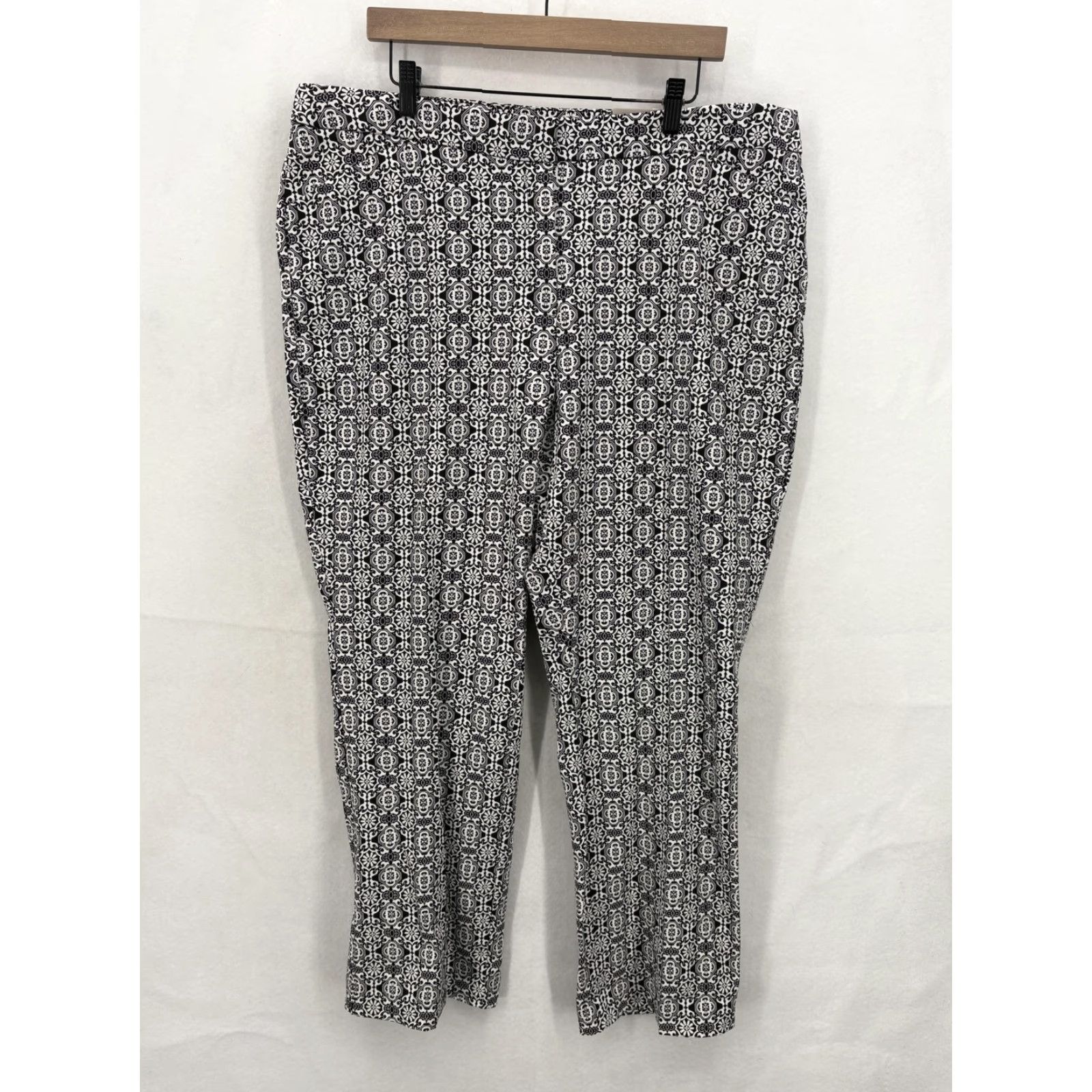 Vintage Chicos Secret Stretch Tiles Dress Pants Womens 3.5S Black White Straight Leg NWT Size 40" / US 18 - 2 Thumbnail