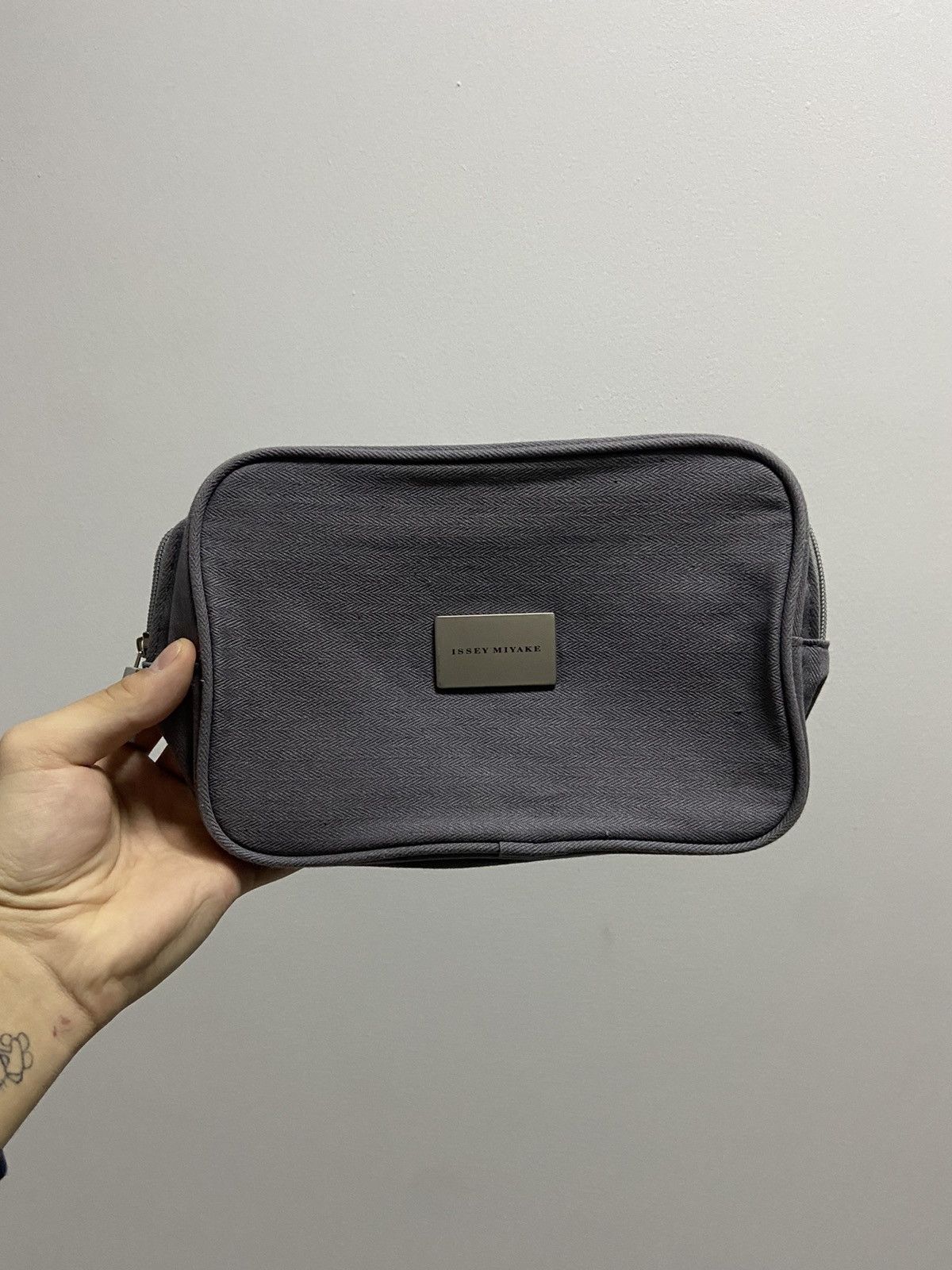 Issey Miyake × Vintage Issey miyake pouch small logo bag zip vintage Size ONE SIZE - 1 Thumbnail