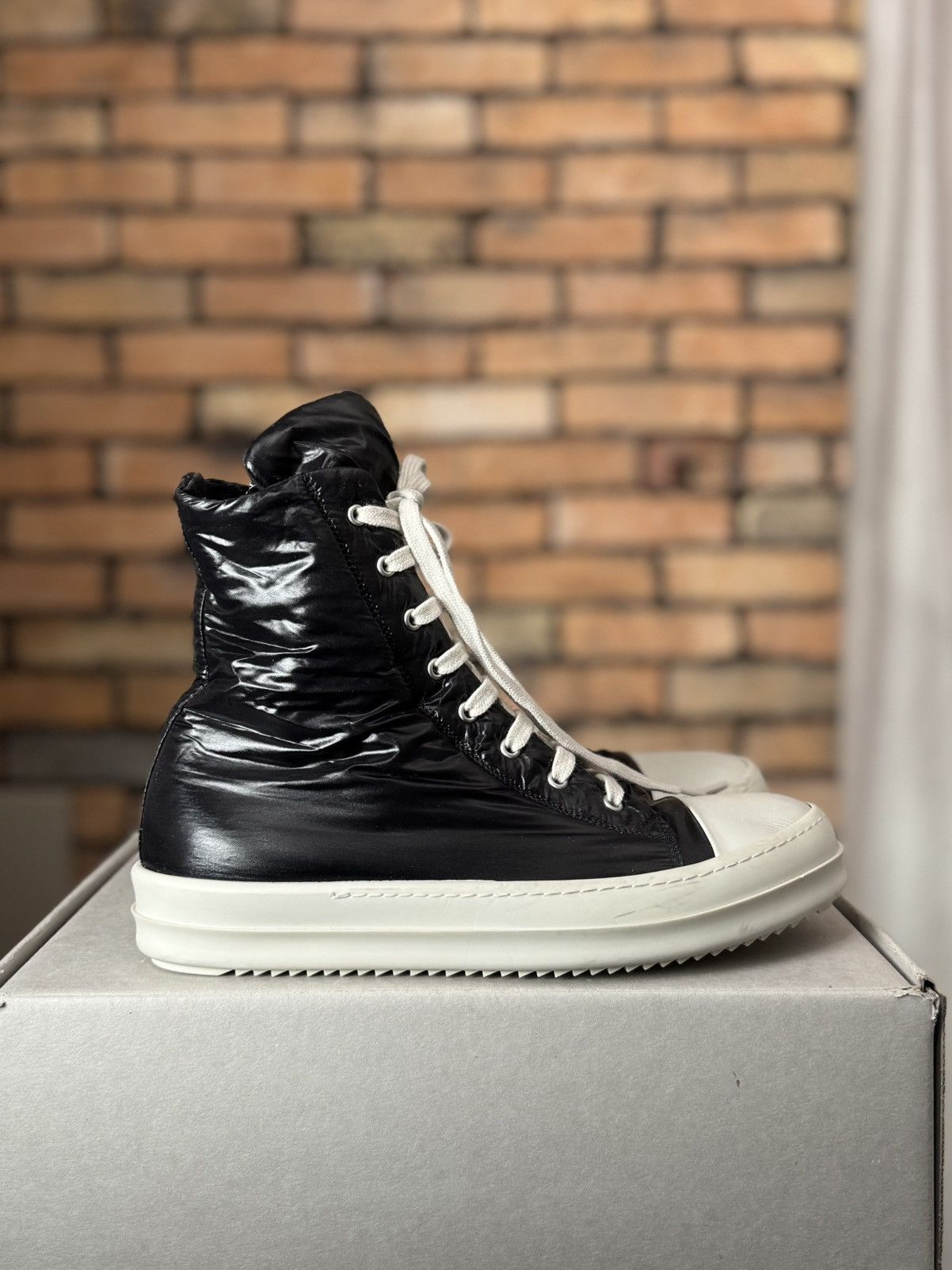FW20 $757 PUFFER PERFORMA NYLON RAMONES BLACK MILK HIGH TOP