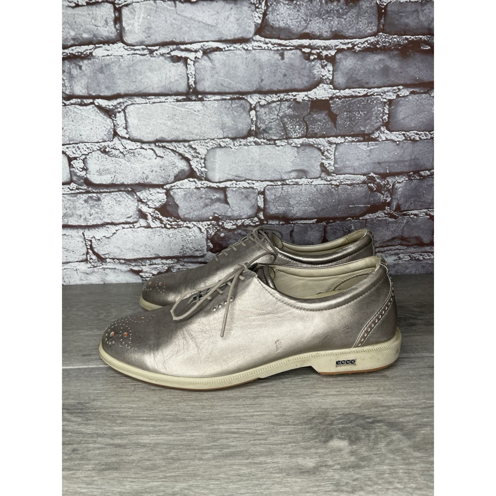 Ecco Ecco Metallic Silver Leather Wingtip Lace Up Golf Shoes Wome Size US 9.5 / IT 39.5 - 8 Thumbnail