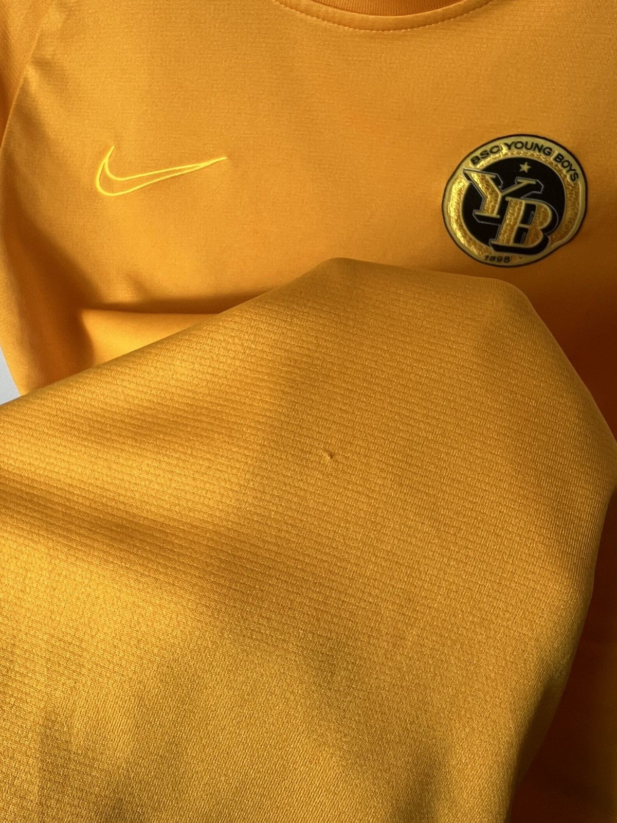 Nike BSC YOUNG BOYS 2018 2019 TRAINING FOOTBALL SHIRT NIKE JERSEY Size US S / EU 44-46 / 1 - 8 Thumbnail