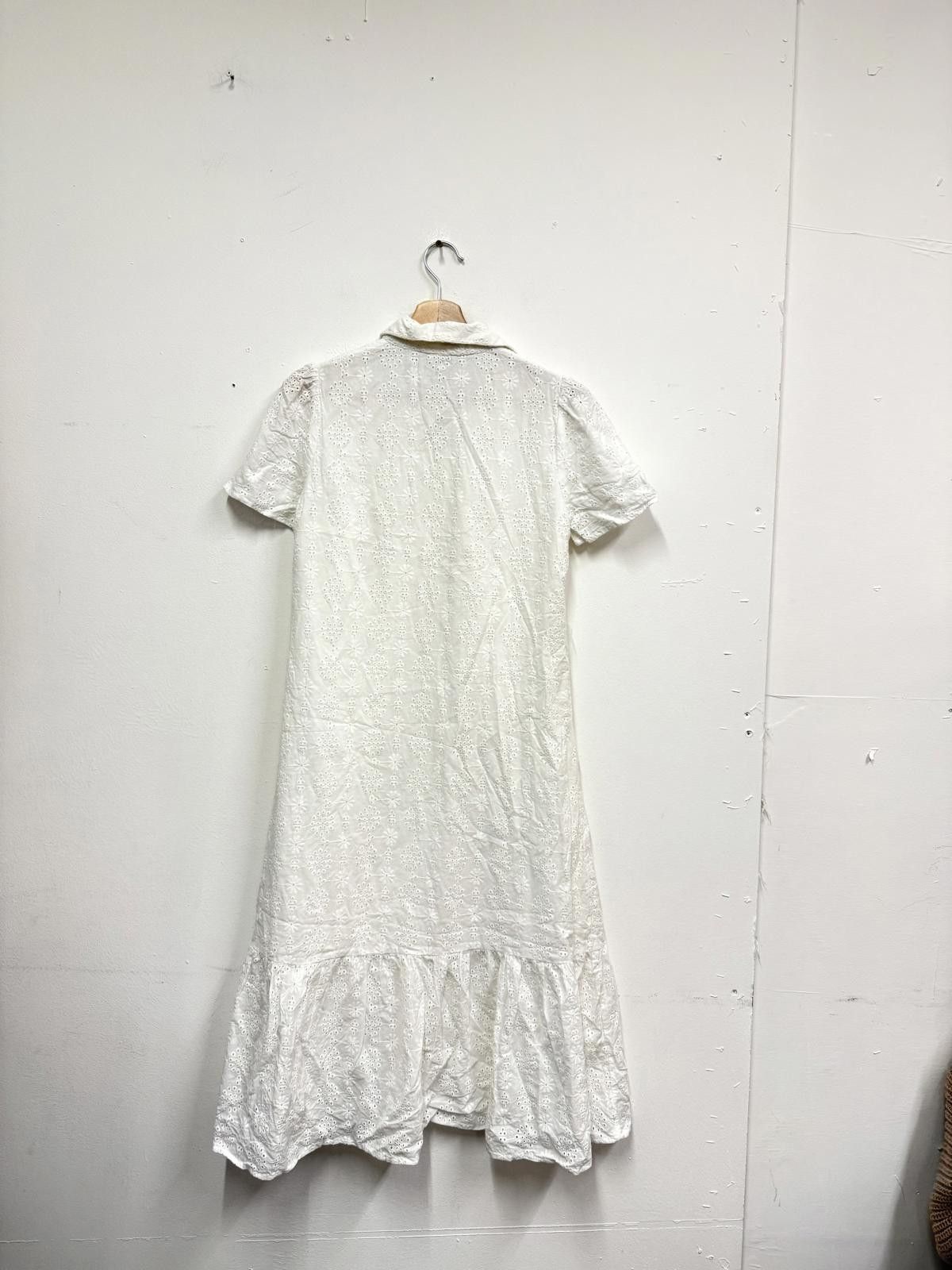 Other Crew Clothing White Embroidered Button-Down Midi Dress Size Size S / US 4 / IT 40 - 4 Thumbnail