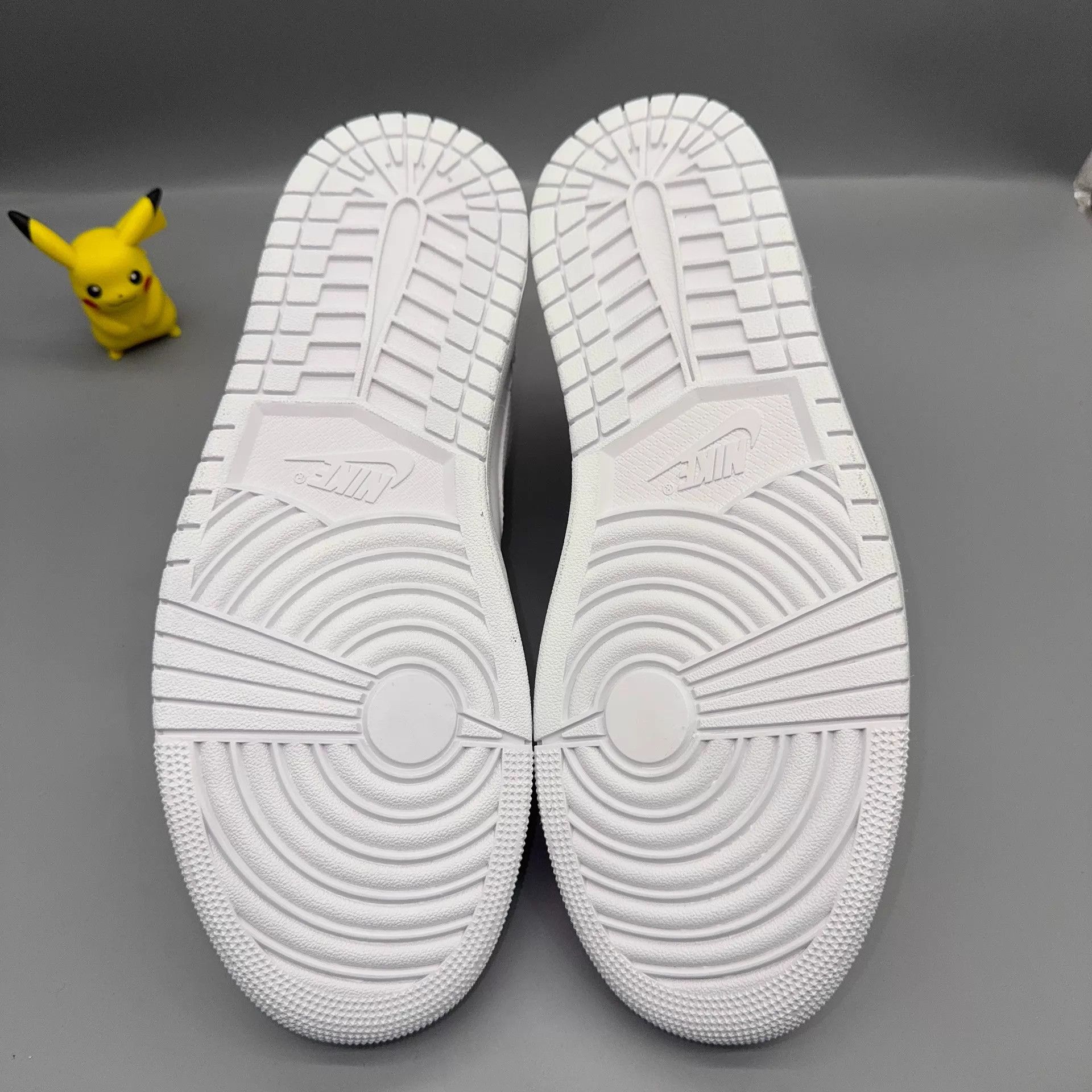 Nike Men's Air Jordan 1 Pure White Size 44 Size US 11 / EU 44 - 4 Thumbnail