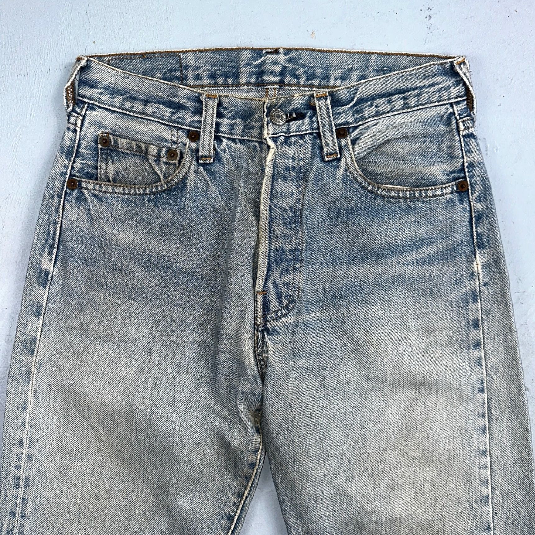 Levi's VINTAGE Levi's 501 XX Jeans Light Wash Distressed 27x28 USA 80s Mens Size US 27 - 2 Thumbnail