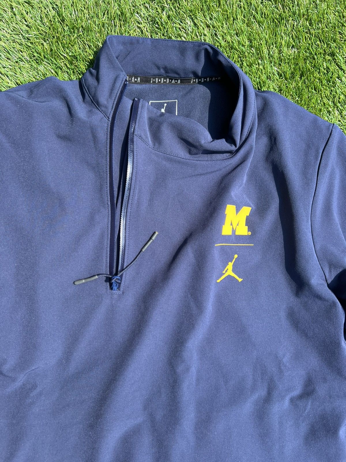 Jordan Brand Michigan Wolverines PE 1/4 Zip Sideline Nike Shield Size US L / EU 52-54 / 3 - 6 Thumbnail
