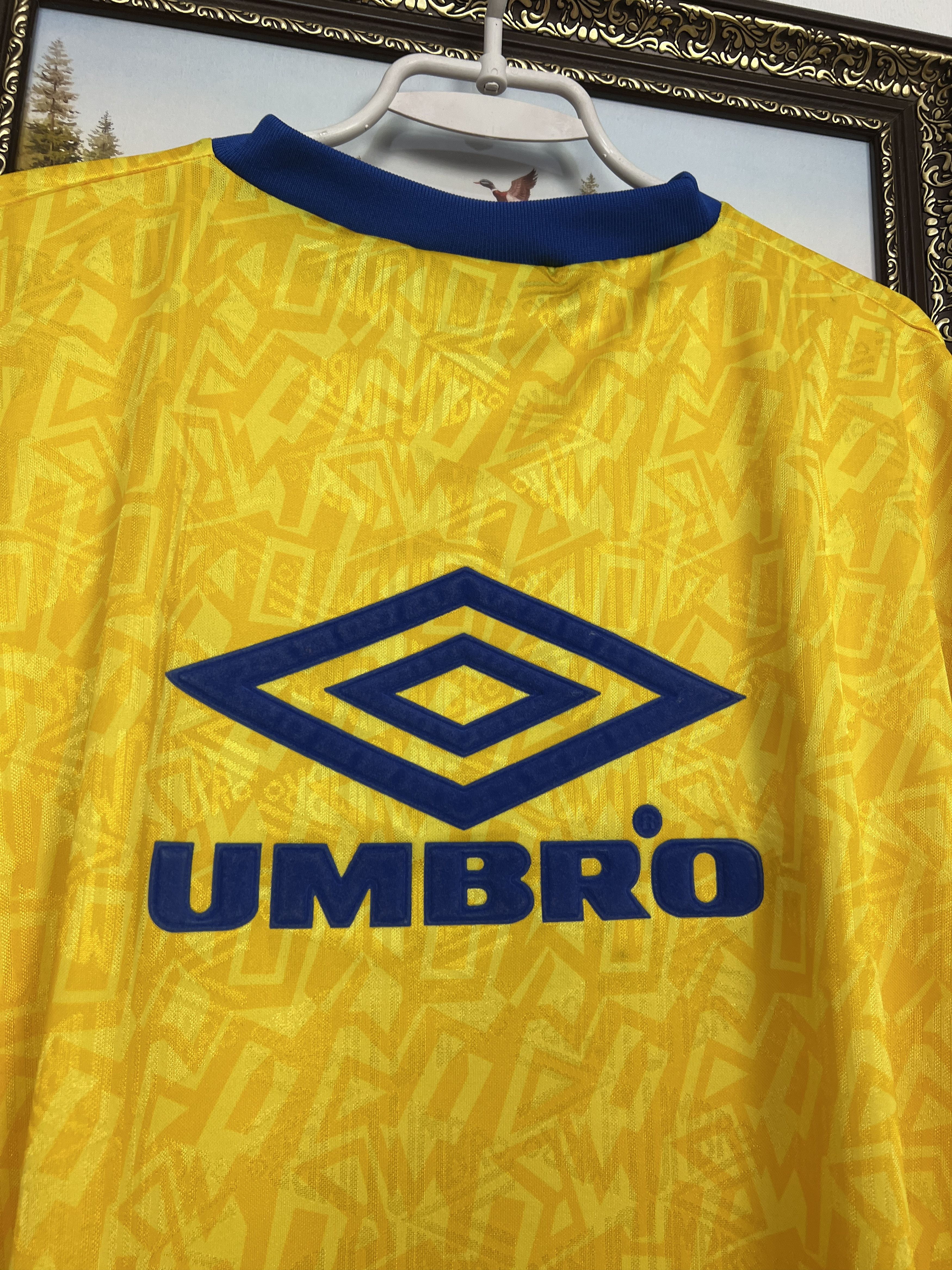 Umbro Vintage Leeds United Football Template Shirt Soccer Jersey Size US L / EU 52-54 / 3 - 9 Thumbnail