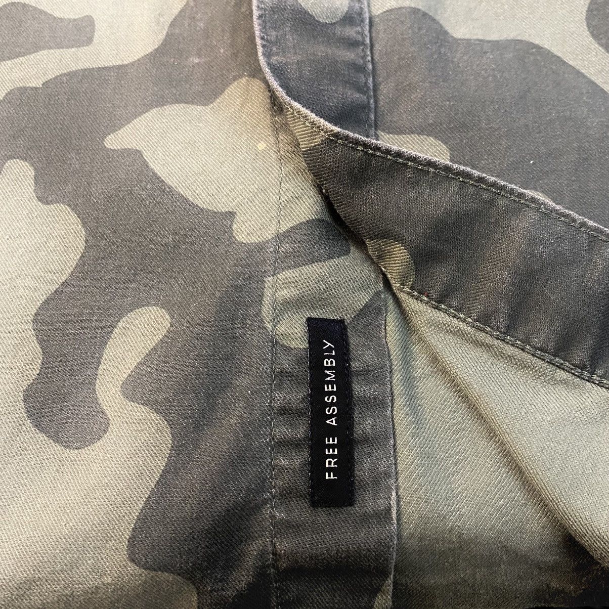Other Free Assembly Camo Shirt Mens XXL Jacket Utility Pockets EUC Size US XXL / EU 58 / 5 - 7 Thumbnail