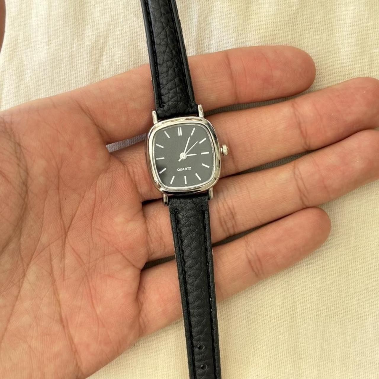 Vintage y2k classy black with silver leather luxury quartz watch Size ONE SIZE - 5 Thumbnail