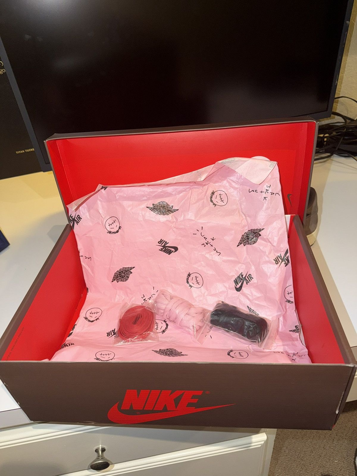Nike × Travis Scott Nike Air Jordan 1 Low OG SP Travis Scott Mocha Size 12.5 Size US 12.5 / EU 45-46 - 10 Thumbnail