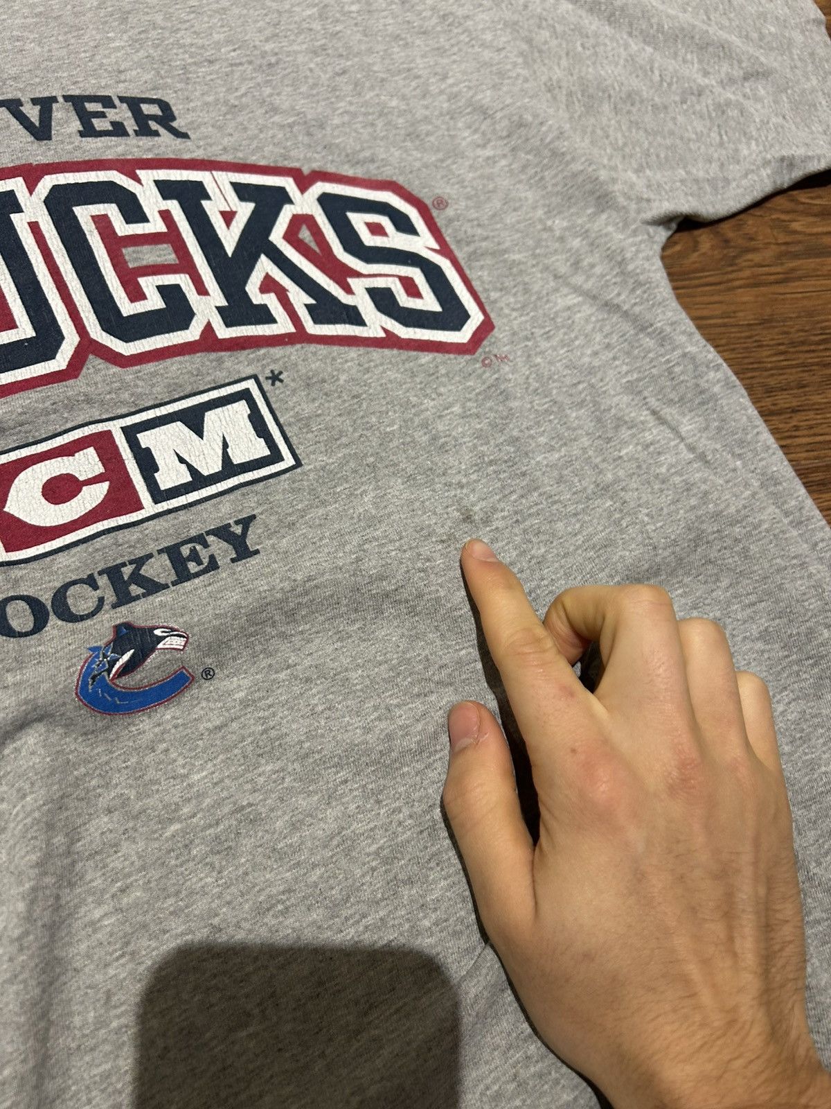 Ccm CCM Vancouver Canucks NHL Hockey Vintage Graphic Tee Size US L / EU 52-54 / 3 - 4 Thumbnail