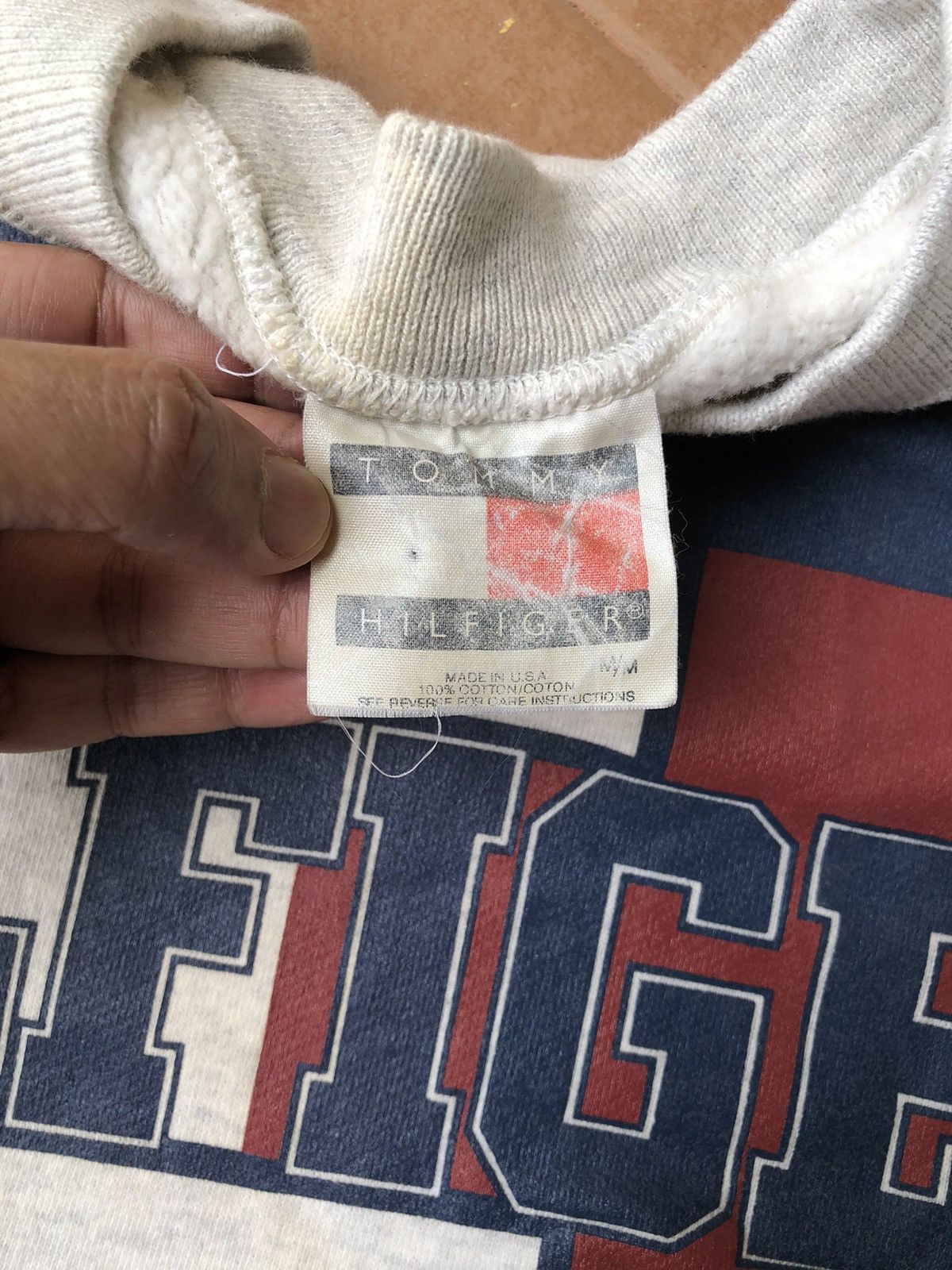 Tommy Hilfiger × Vintage Vintage Tommy Hilfiger Sweatshirt Overprint Design Size US M / EU 48-50 / 2 - 5 Thumbnail