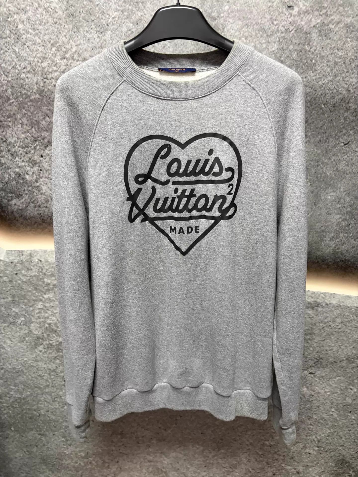 Louis Vuitton Gray Heart Print Long Sleeve Sweatshirt Size US L / EU 52-54 / 3 - 1 Thumbnail