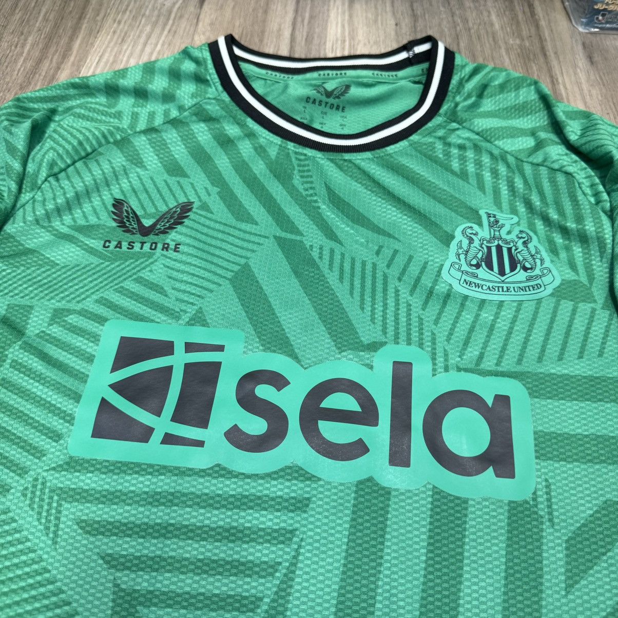 Castore Newcastle 23/24 march issued/worn shirt #6 Lascelles Size US L / EU 52-54 / 3 - 3 Thumbnail