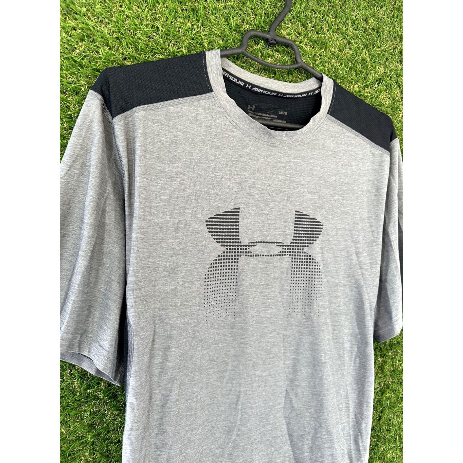 Under Armour UNDER ARMOUR Shirt Men 2017 HeatGear Jersey Short Sleeve Crew Neck Size L Gray Black Size US L / EU 52-54 / 3 - 3 Thumbnail