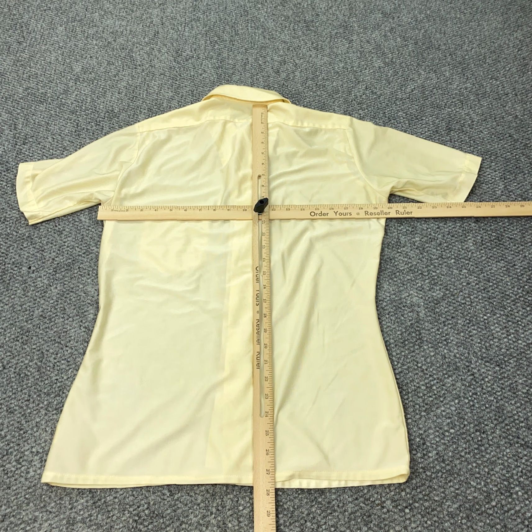 Arrow VINTAGE Arrow Shirt Mens 14.5 Beige Short Sleeve Nylon 70s Button-Up Size US M / EU 48-50 / 2 - 5 Thumbnail